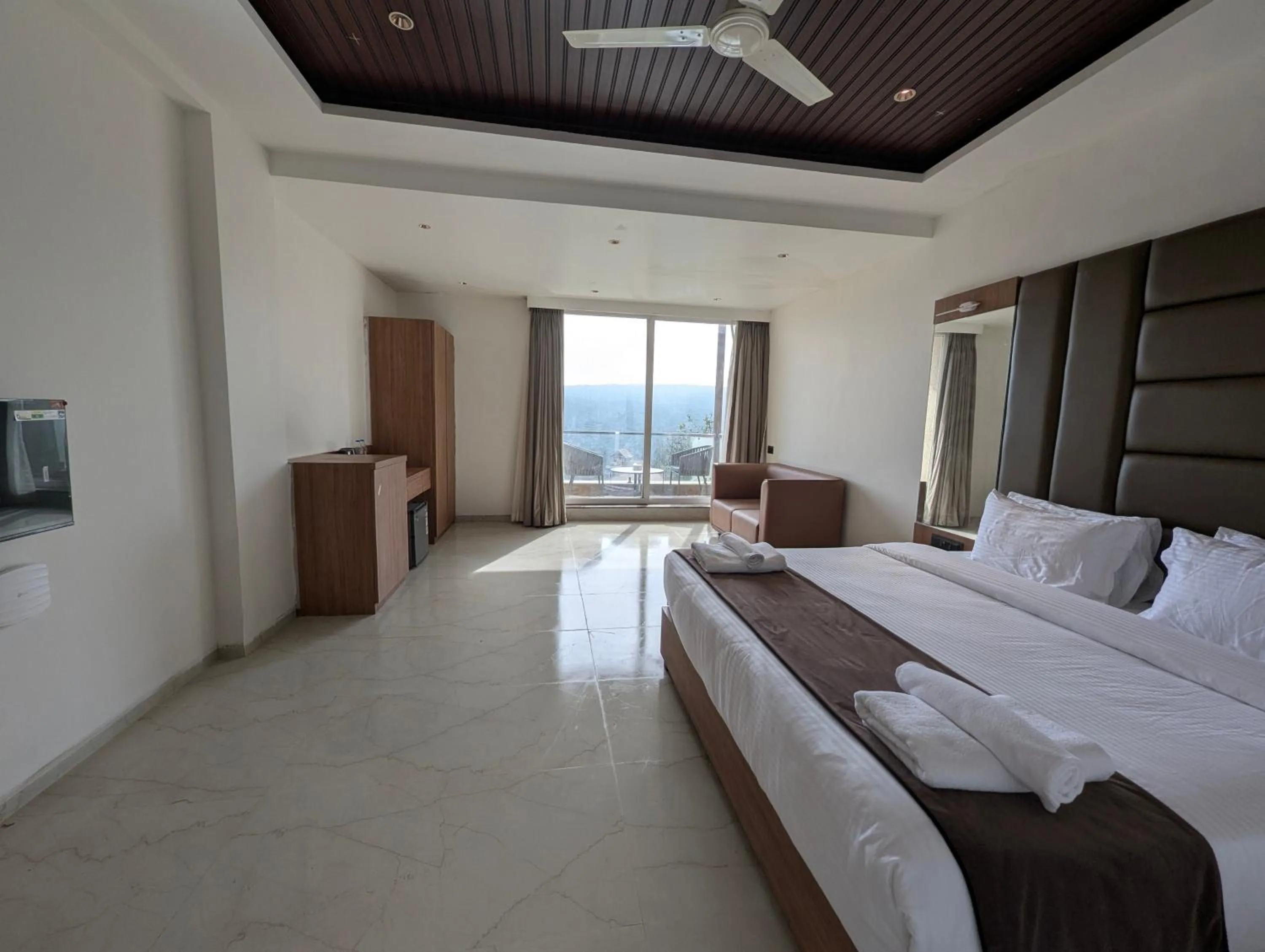 Executive Suite Room with Mountain View in Savyasaachii Hotel, Mahabaleshwar - Pure Veg