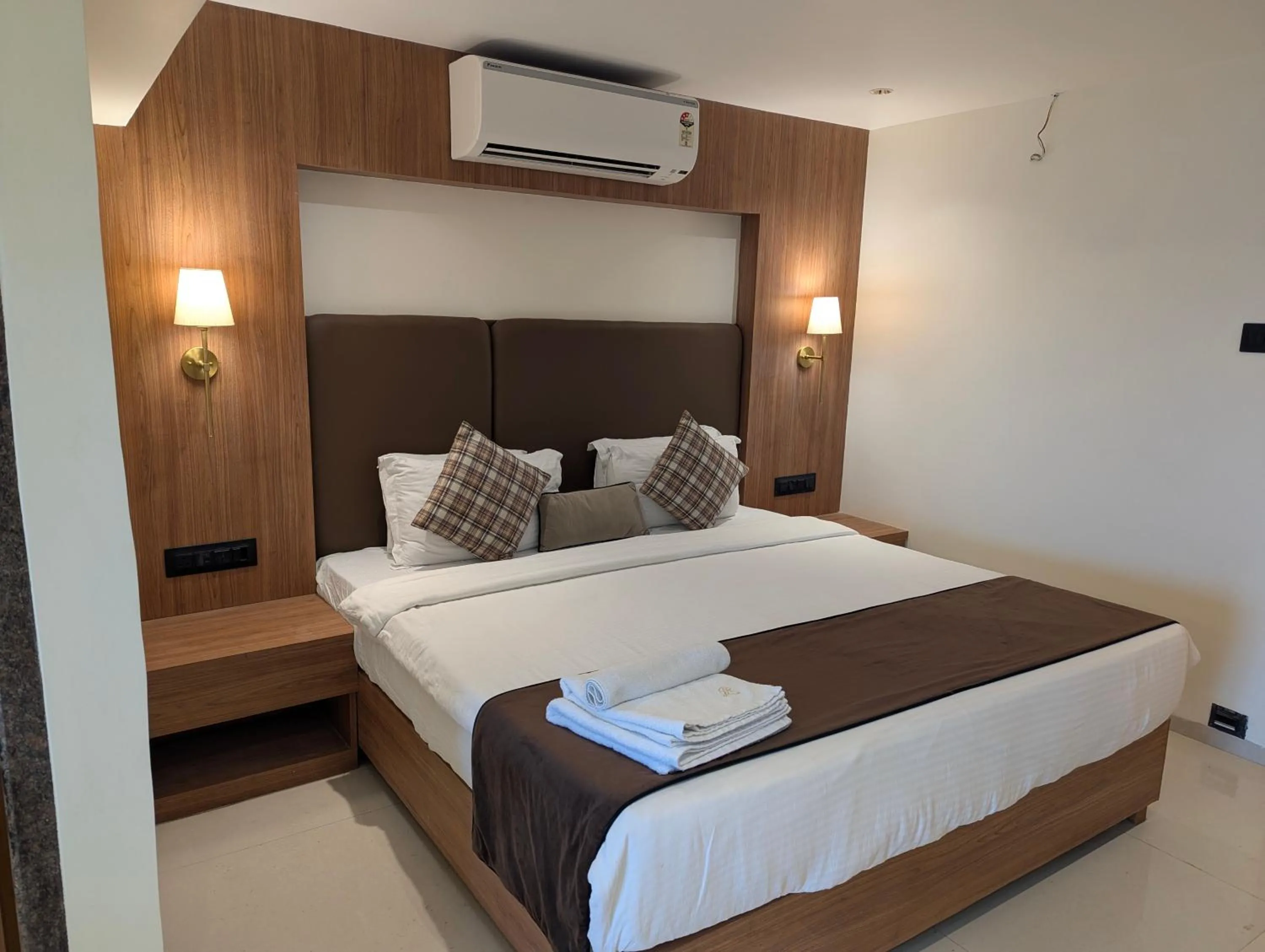 Savyasaachii Hotel, Mahabaleshwar - Pure Veg