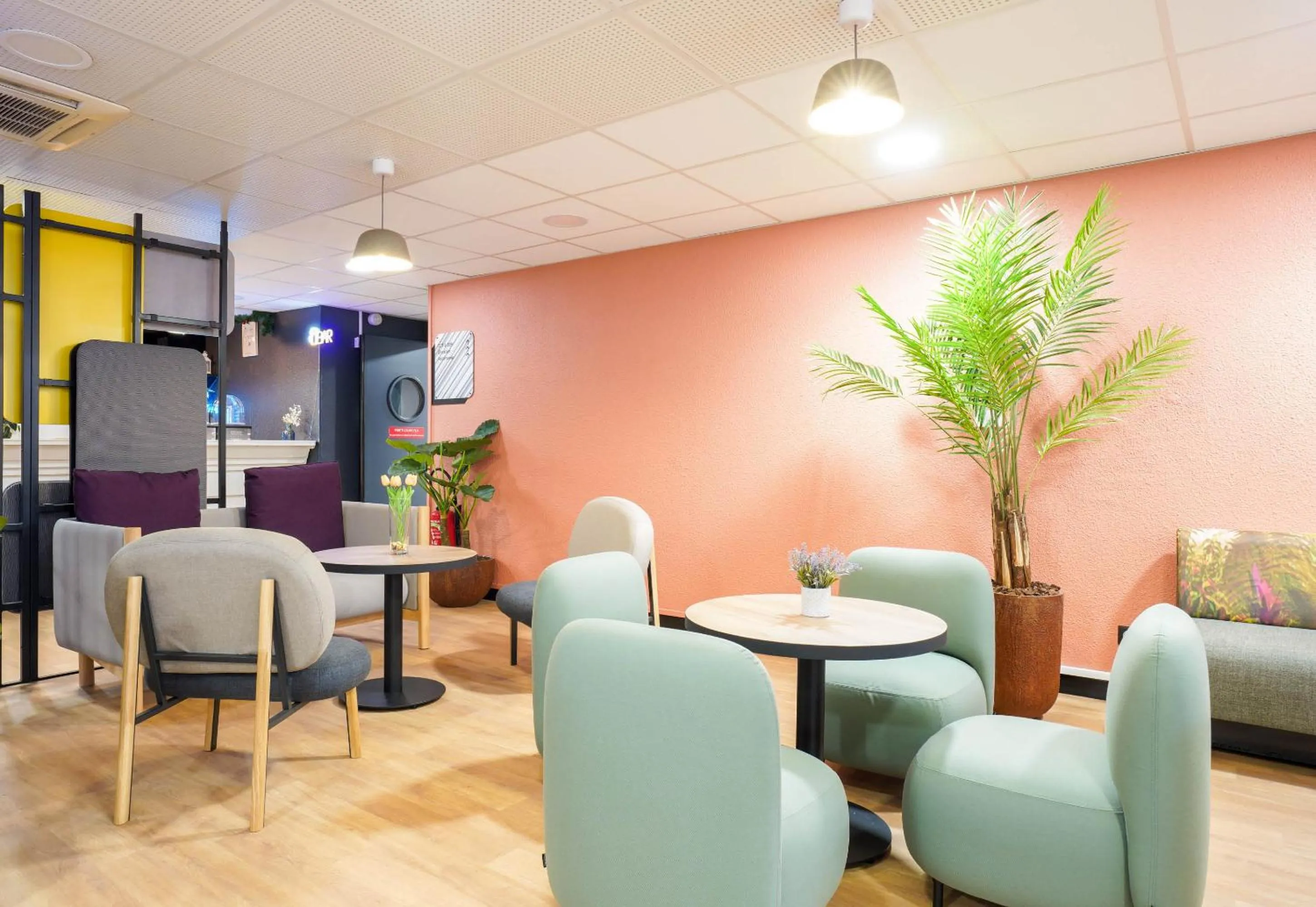 Lobby or reception in B&B HOTEL Paris Porte de Châtillon