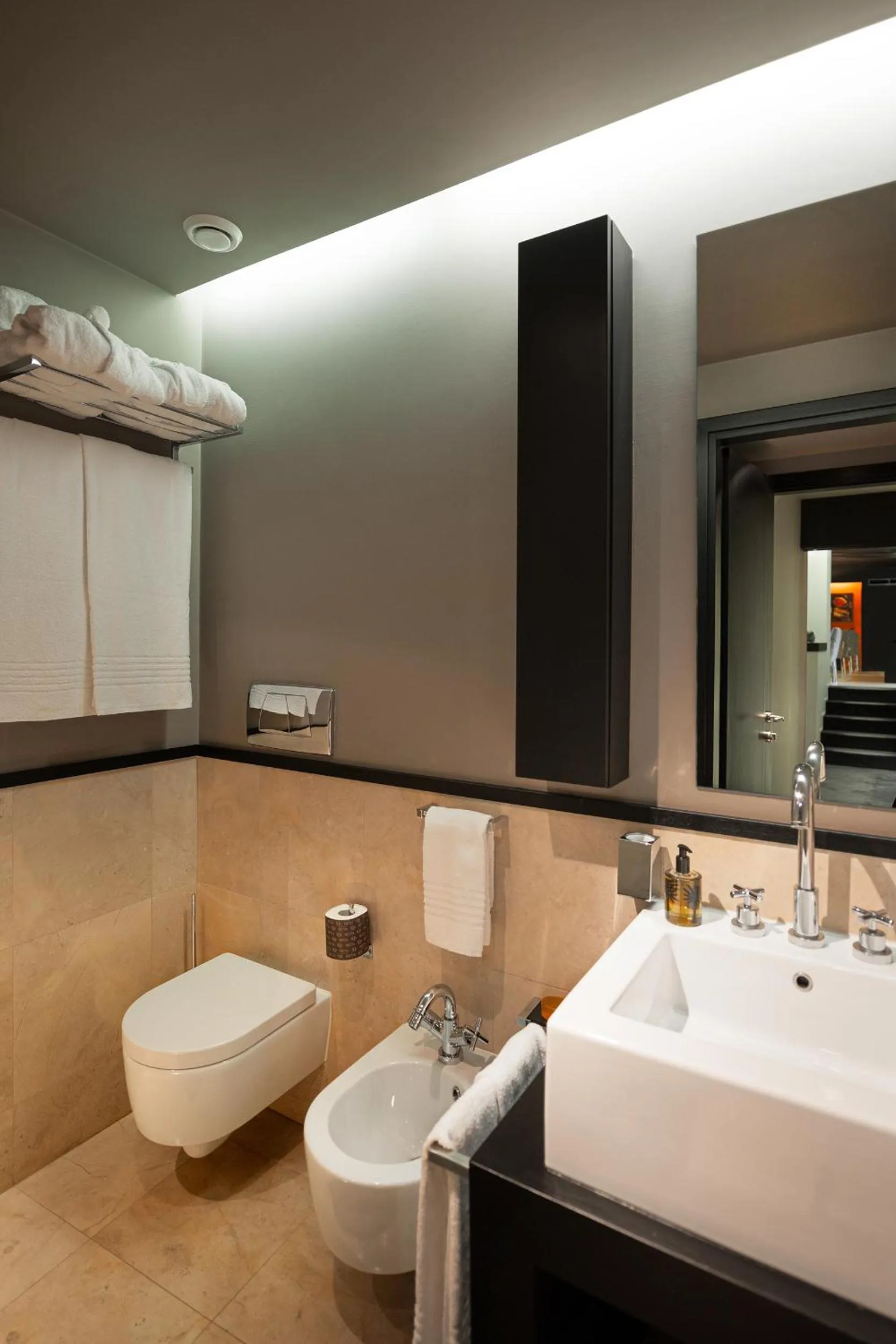 Bathroom in Charming House DD724