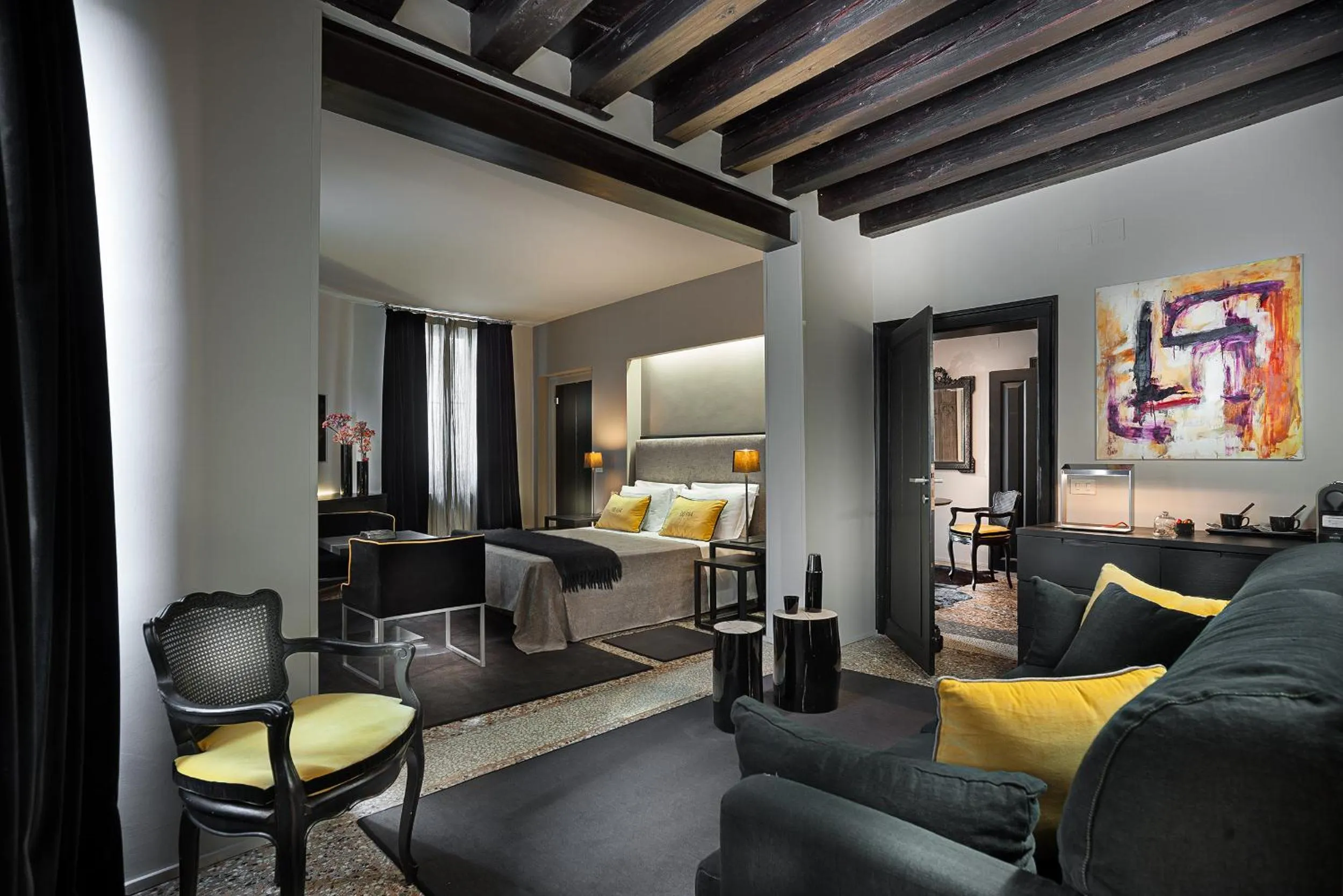 Photo of the whole room, Bed in Charming House DD724