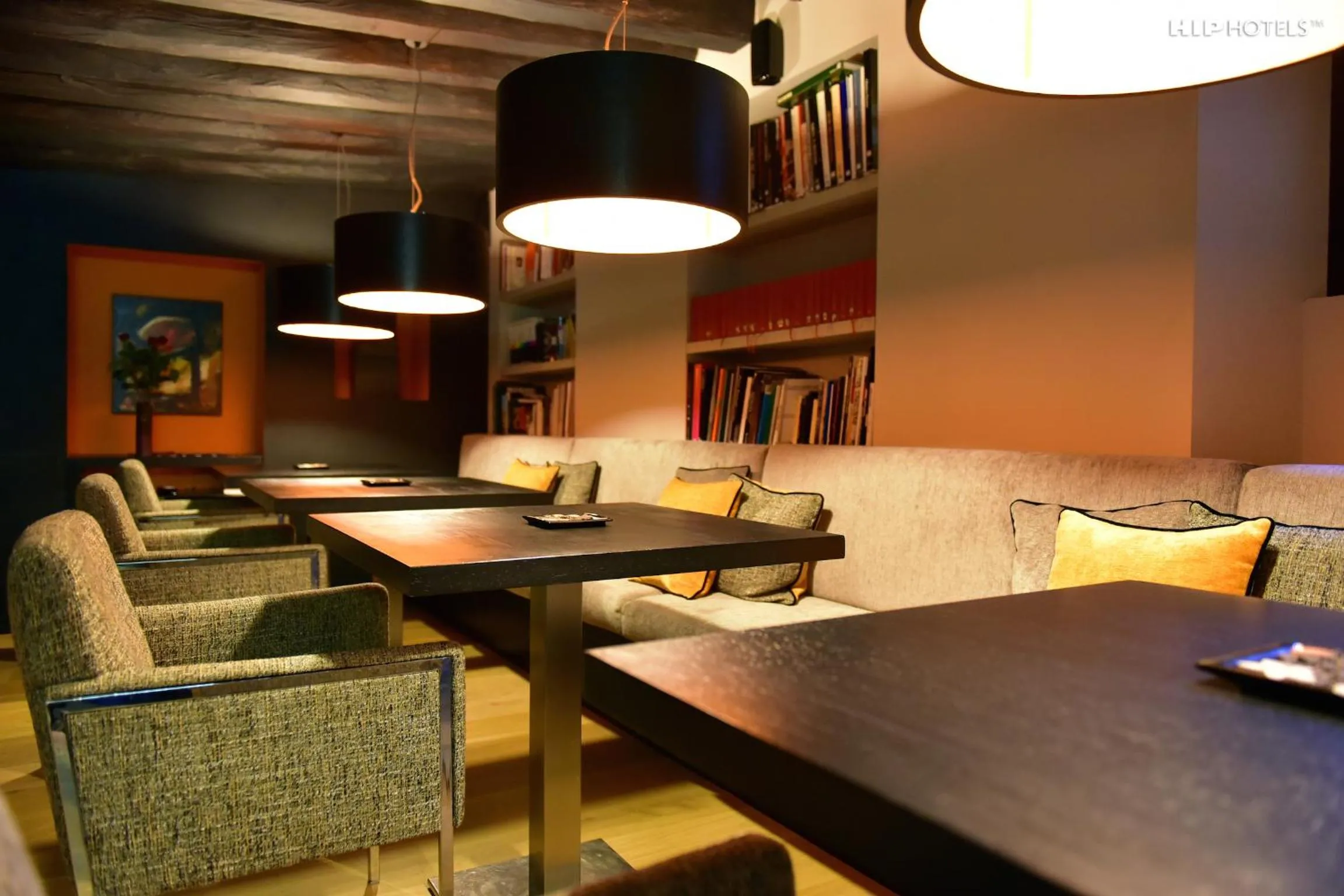 Restaurant/places to eat in Charming House DD724