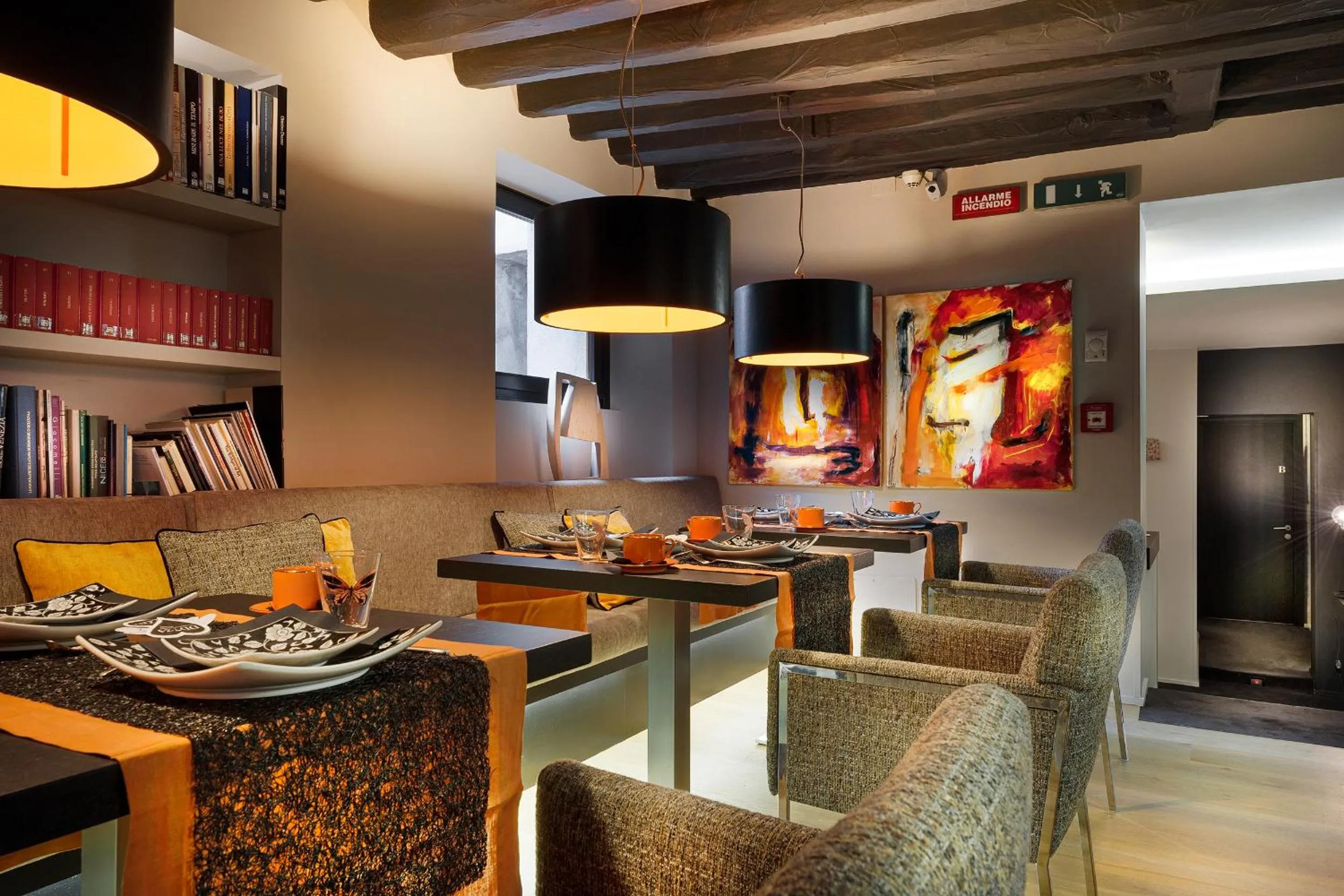 Restaurant/places to eat in Charming House DD724