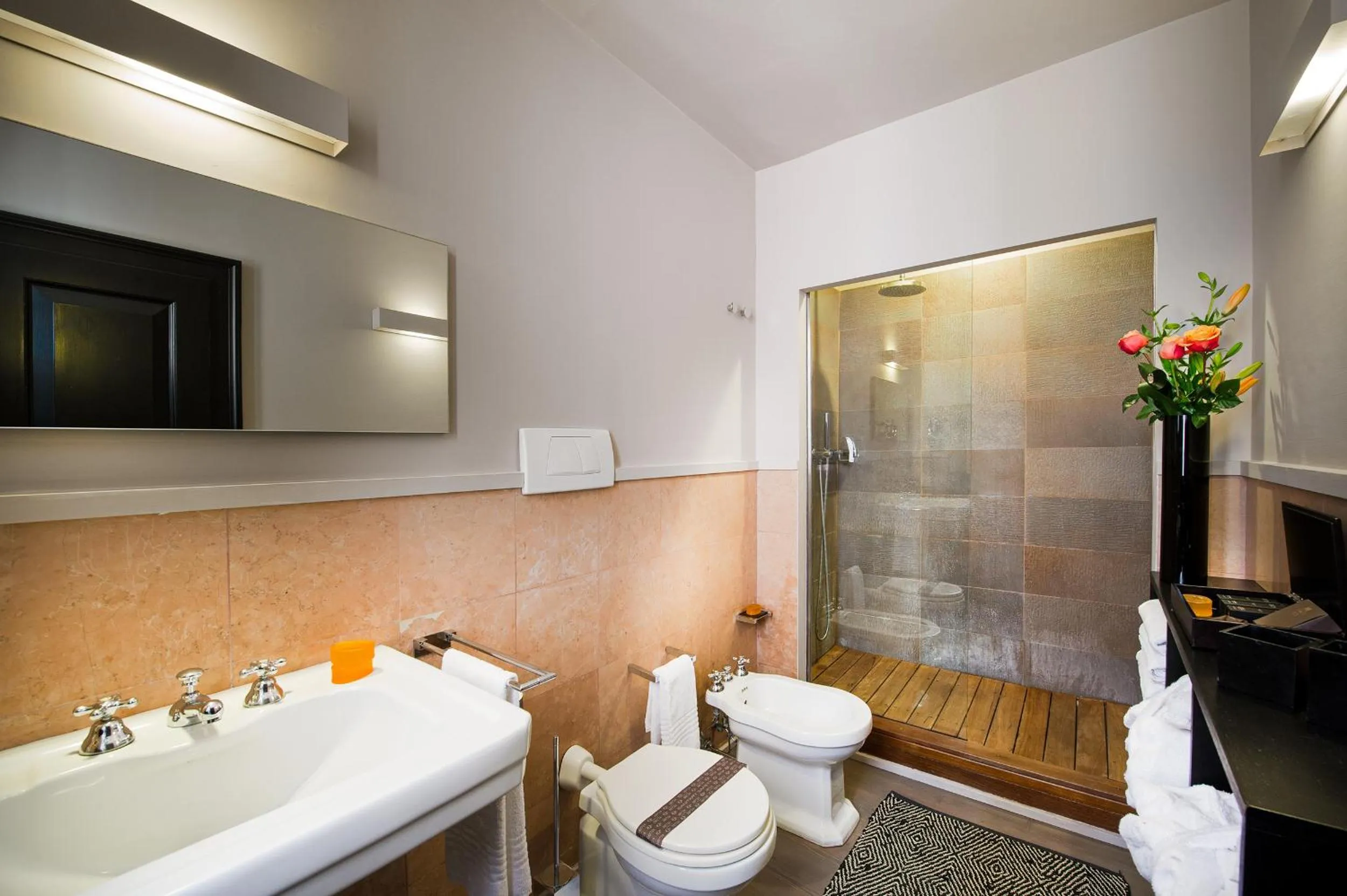 Bathroom in Charming House DD724