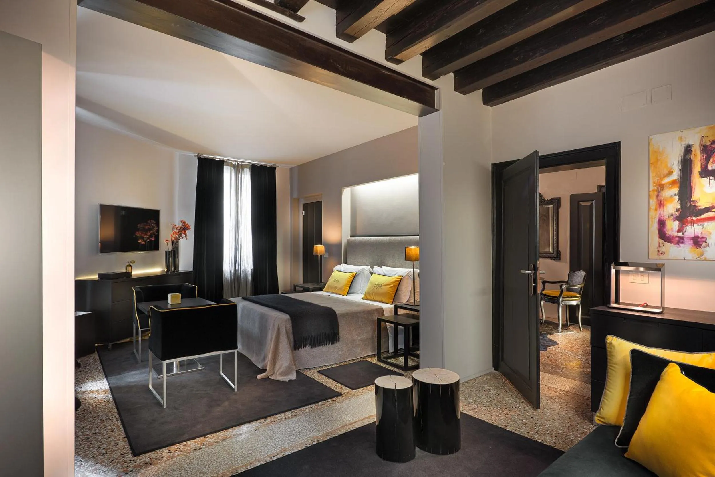 Photo of the whole room in Charming House DD724