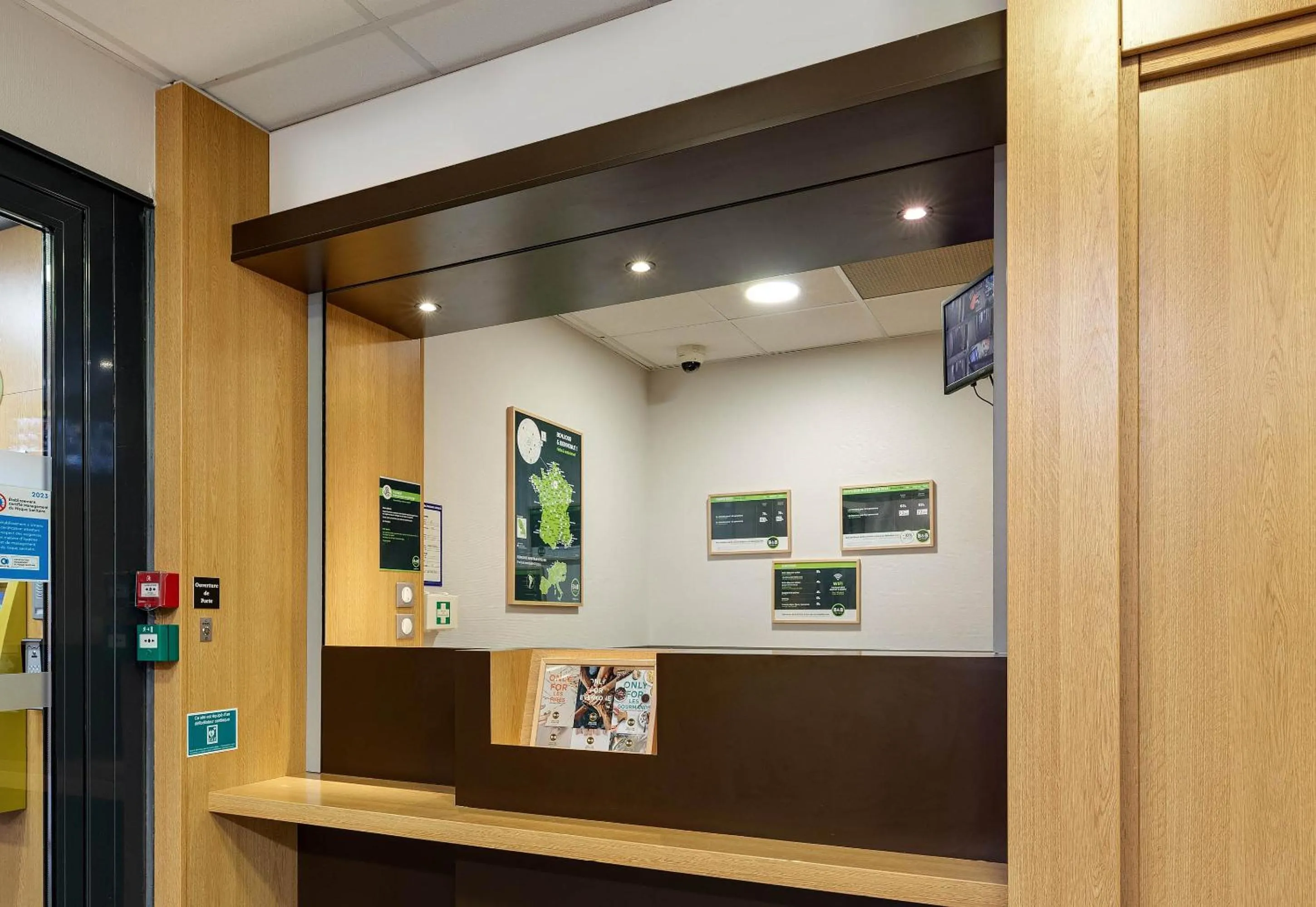 Lobby or reception in B&B HOTEL Lille Tourcoing Centre