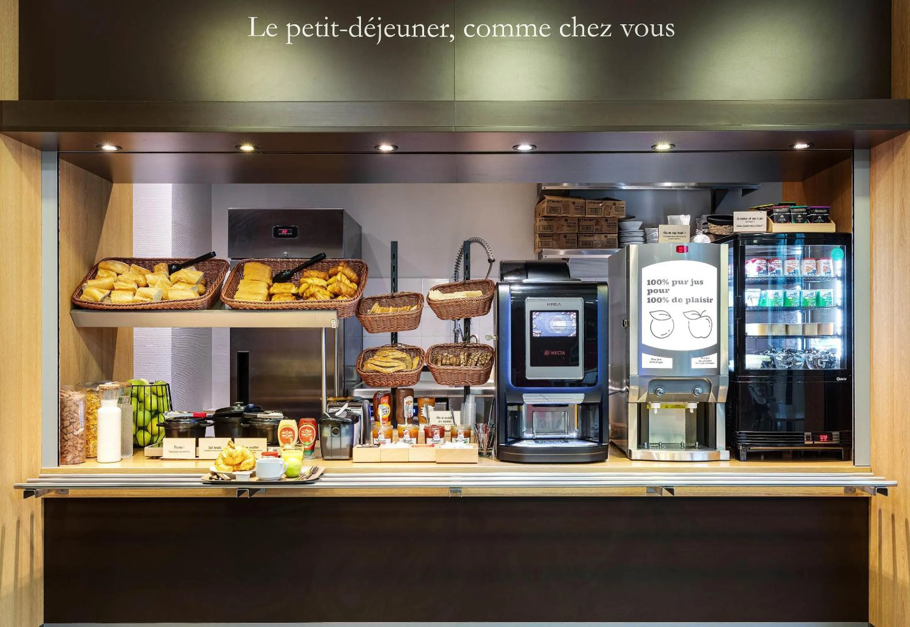 Buffet breakfast in B&B HOTEL Lille Tourcoing Centre