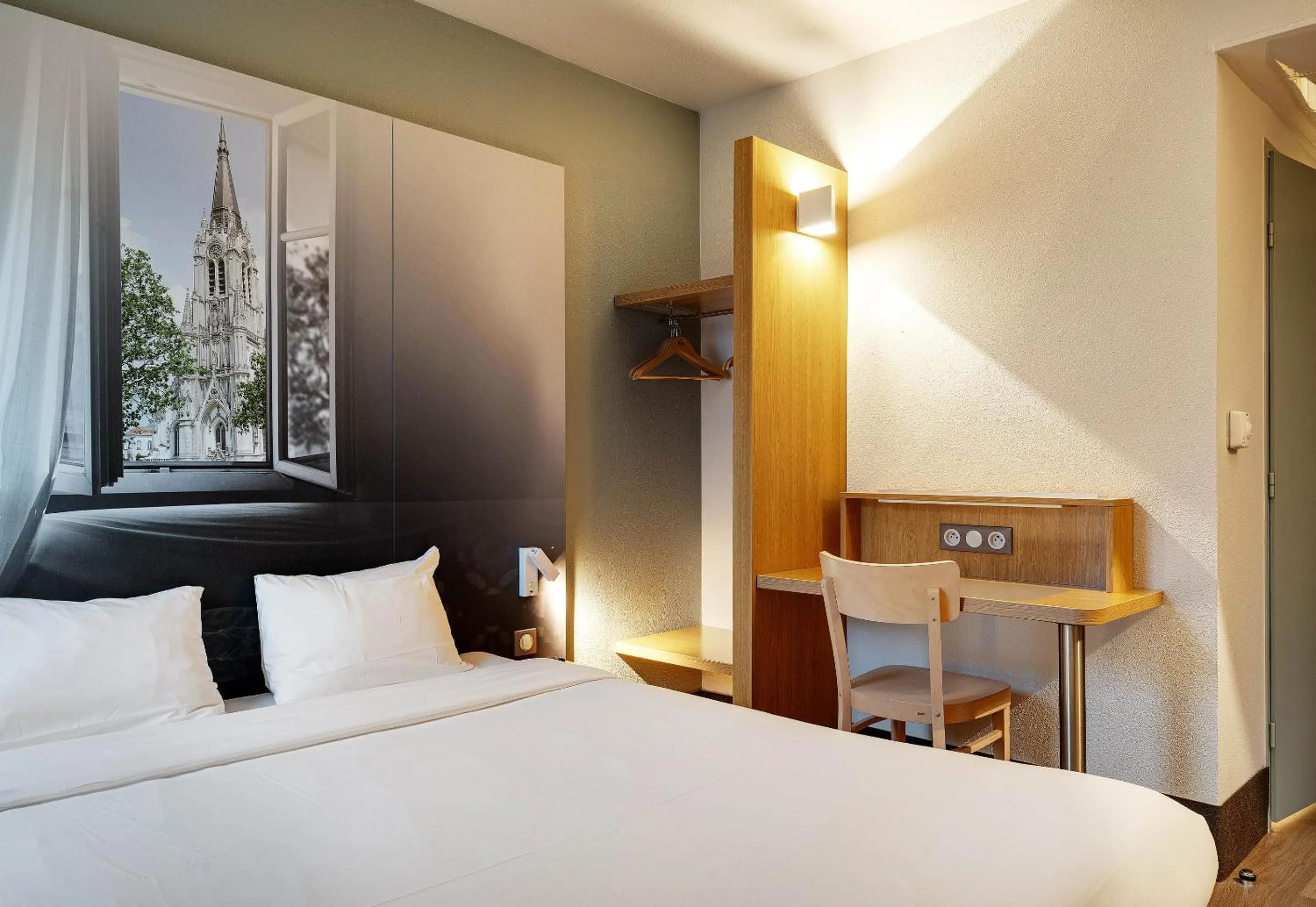 Bedroom, Bed in B&B HOTEL Lille Tourcoing Centre