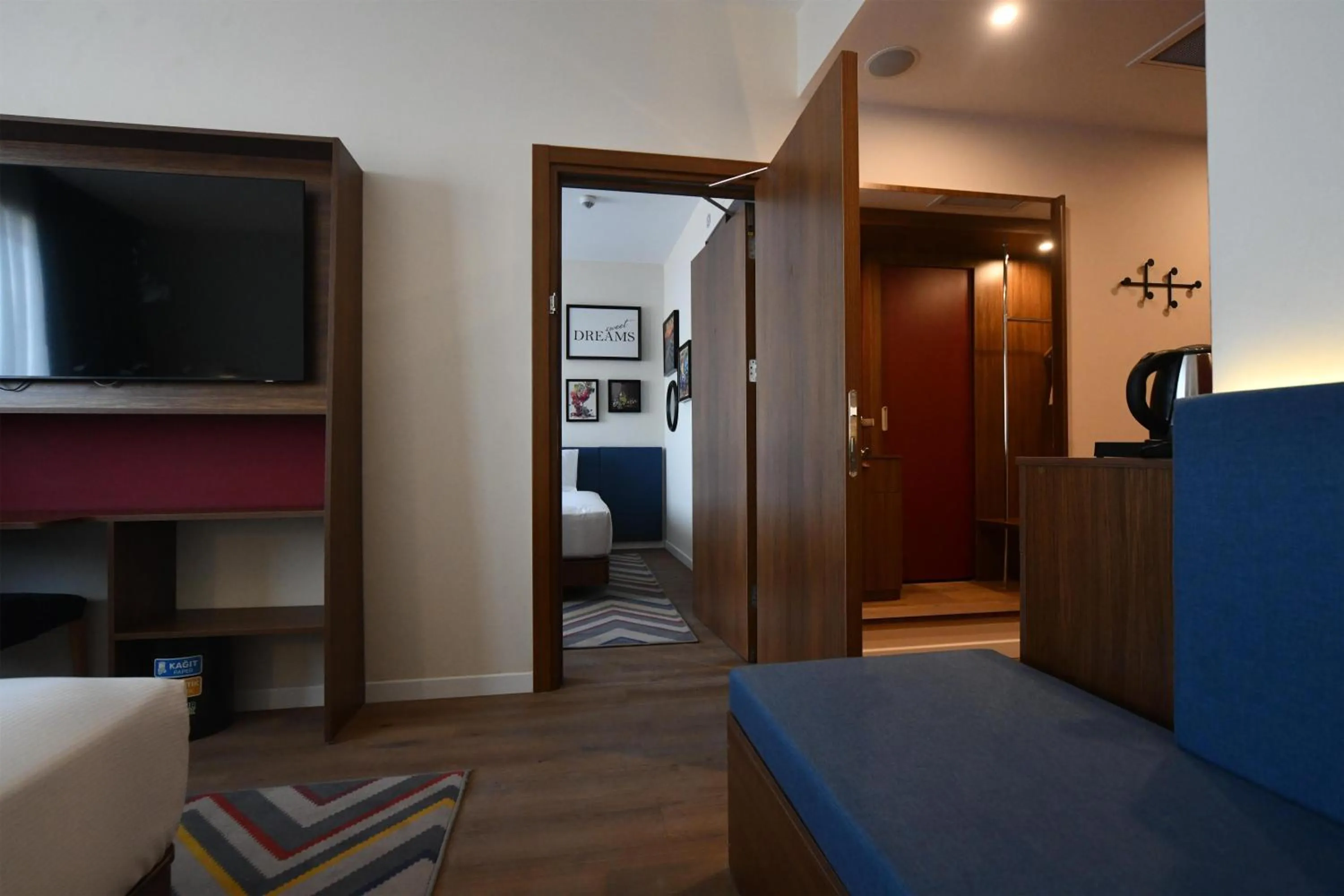 Photo of the whole room, Bed in Hampton By Hilton Denizli