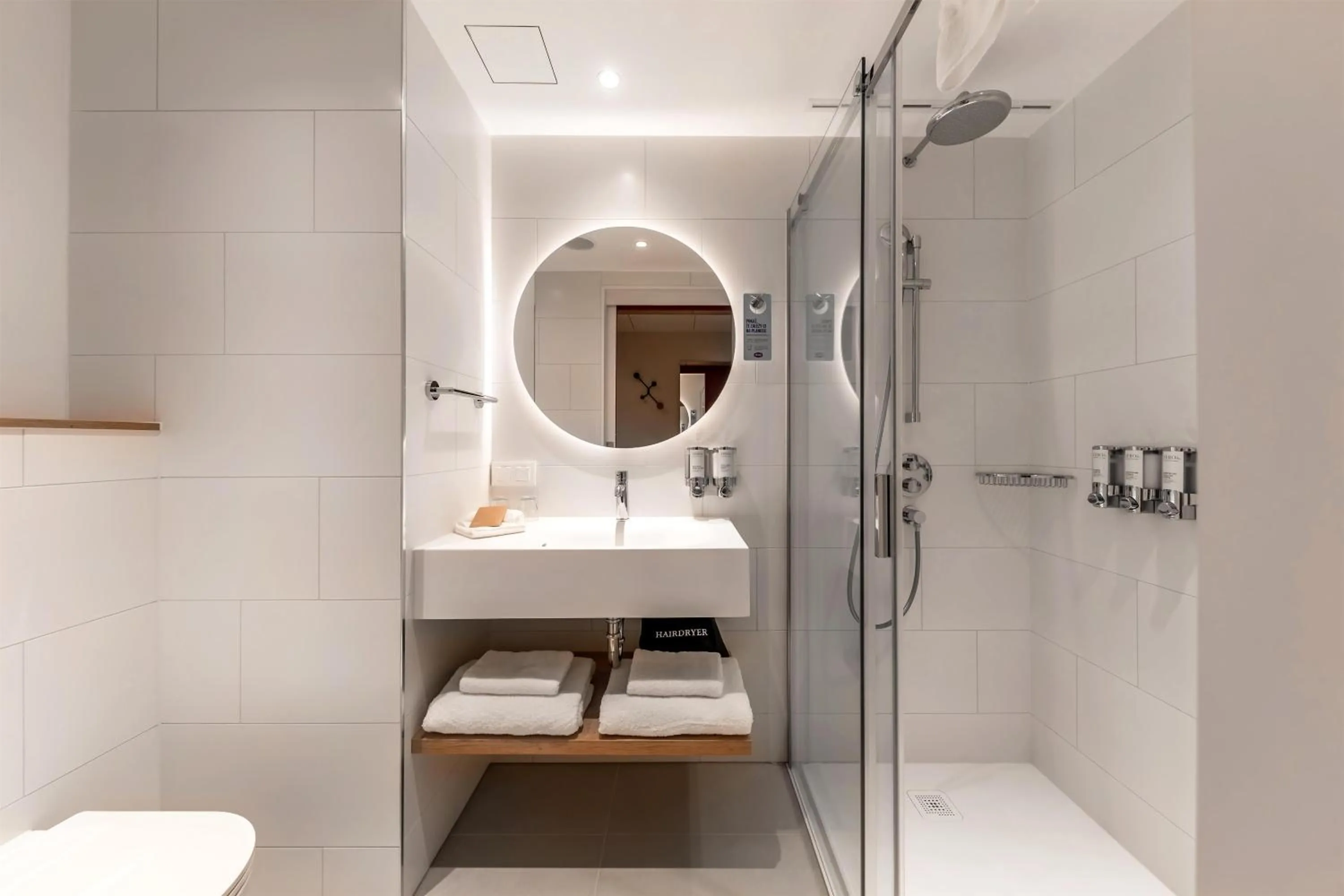 Bathroom in Hampton By Hilton Wroclaw Airport