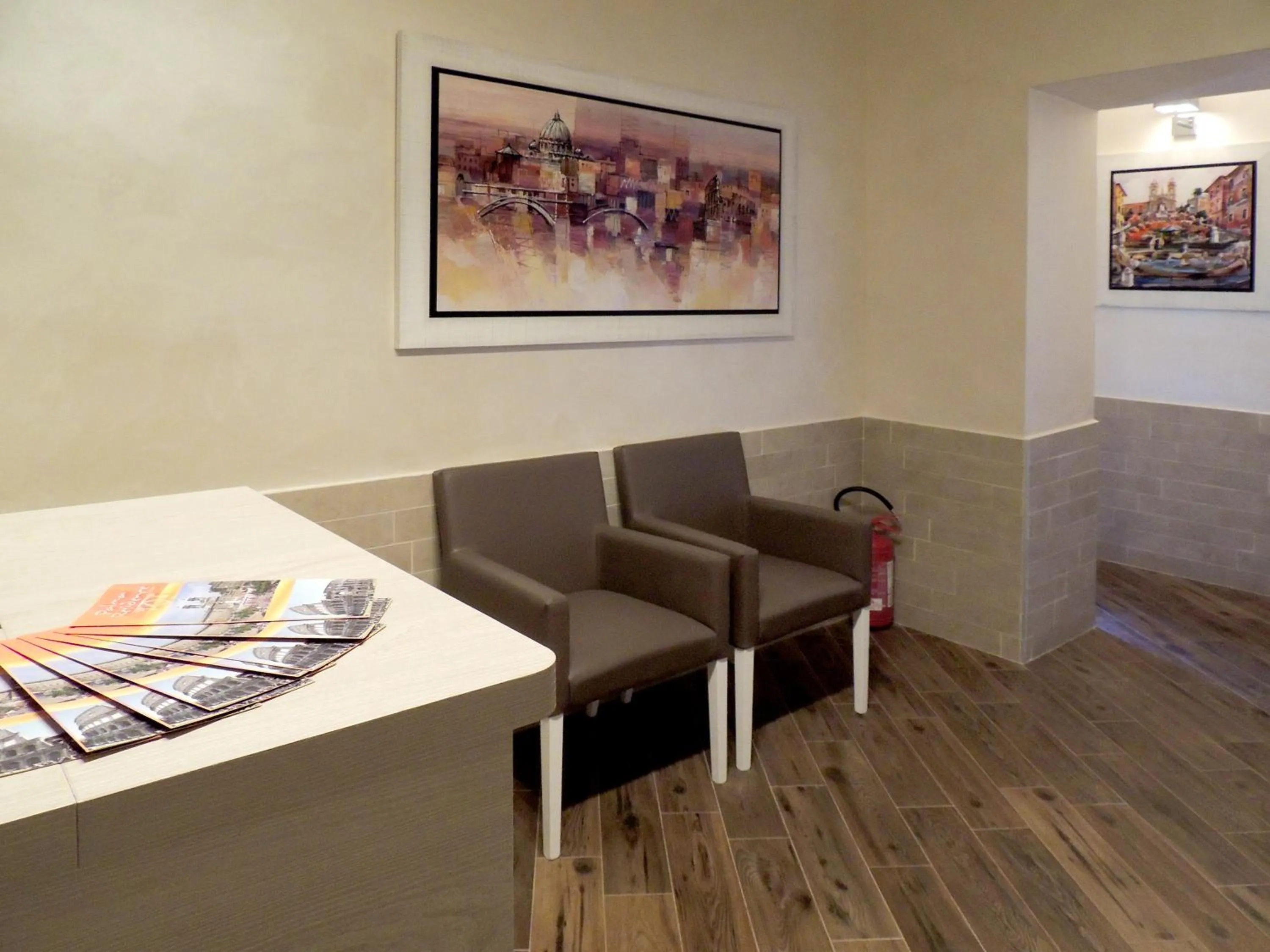 Seating area in IL Sole