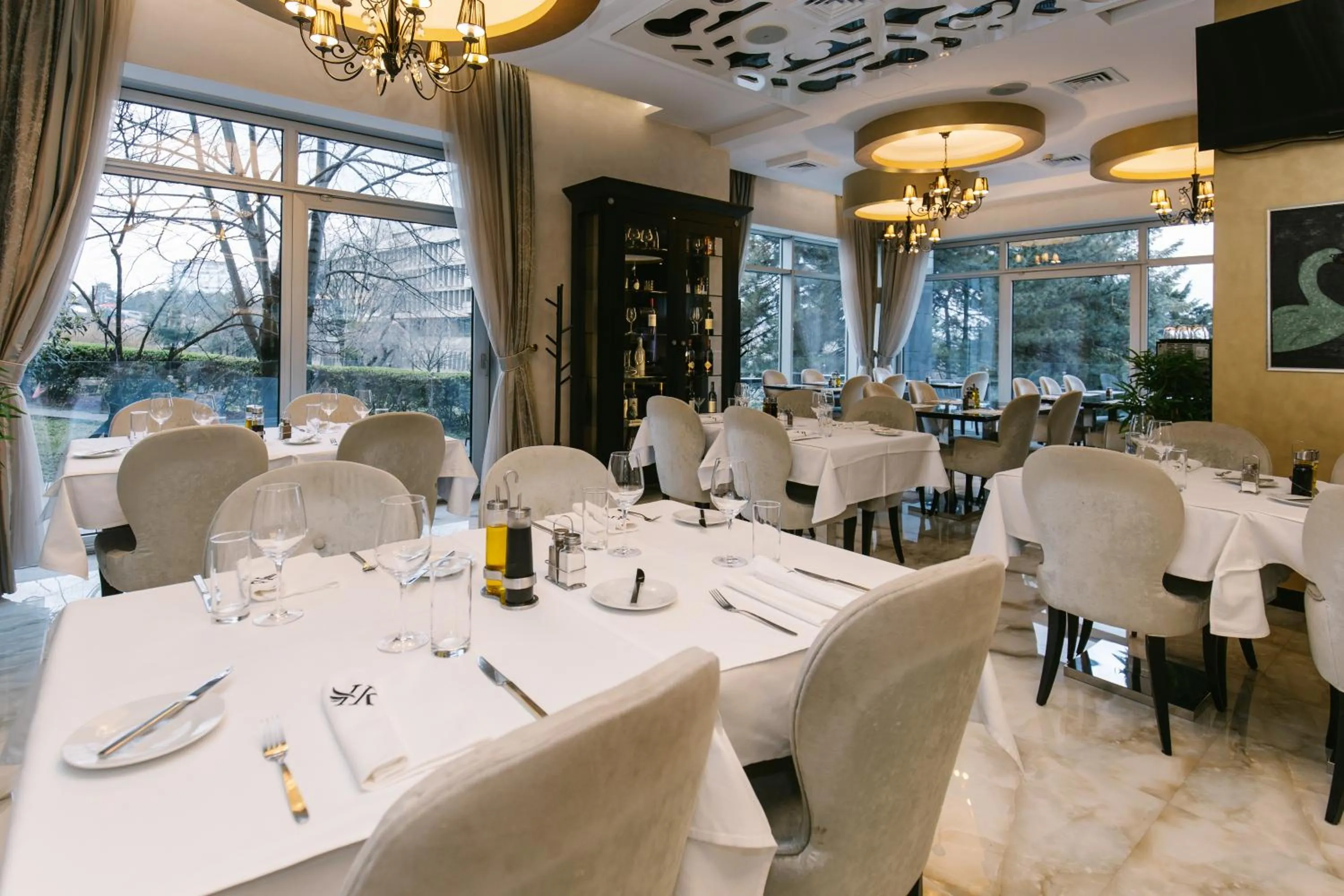 Restaurant/places to eat in Hotel Heritage