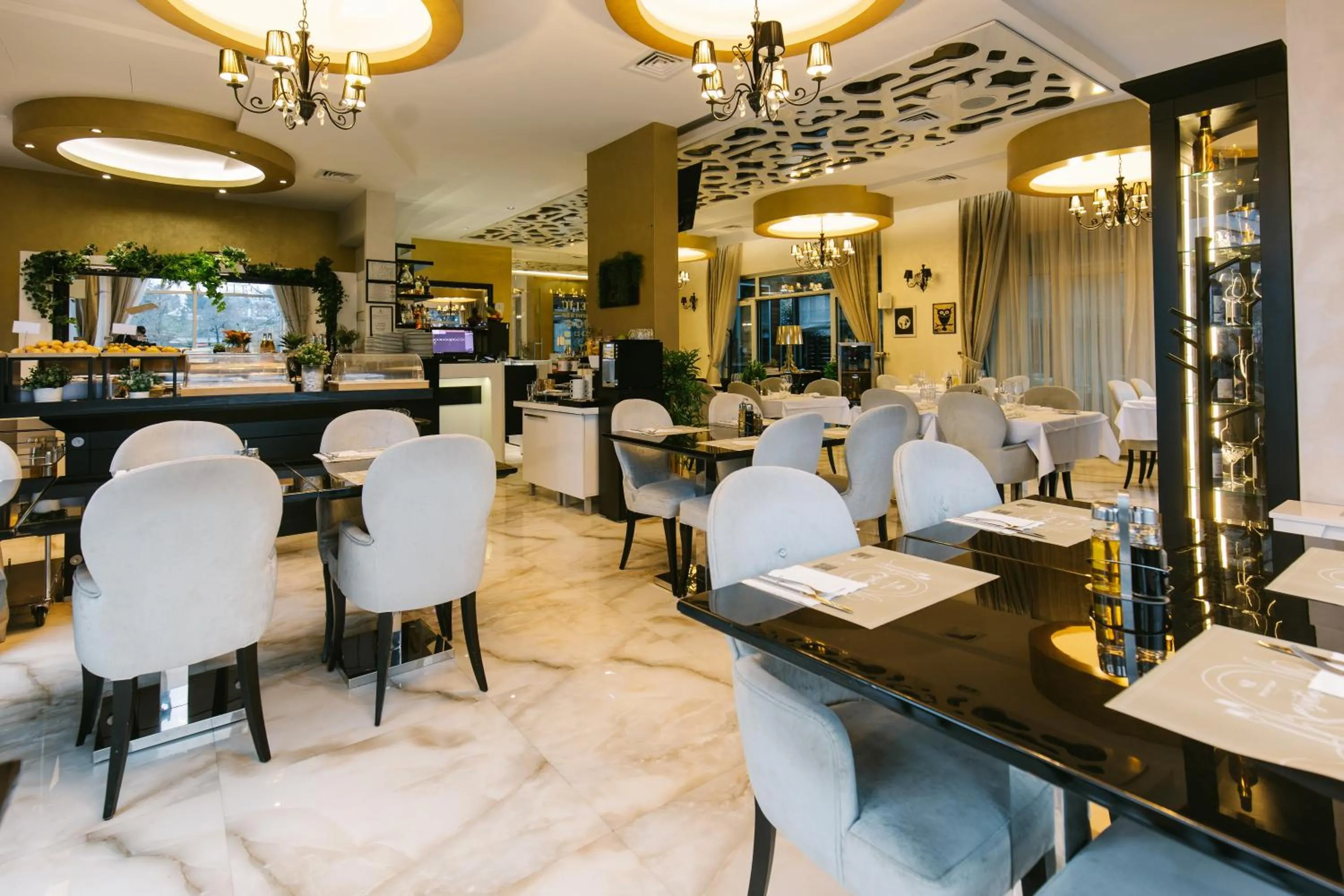 Restaurant/places to eat in Hotel Heritage