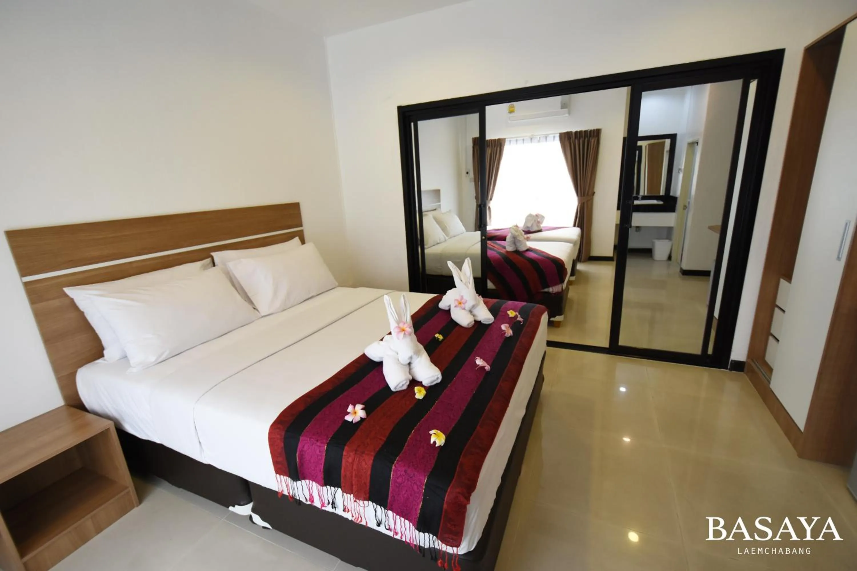 Photo of the whole room, Bed in Basaya Laemchabang