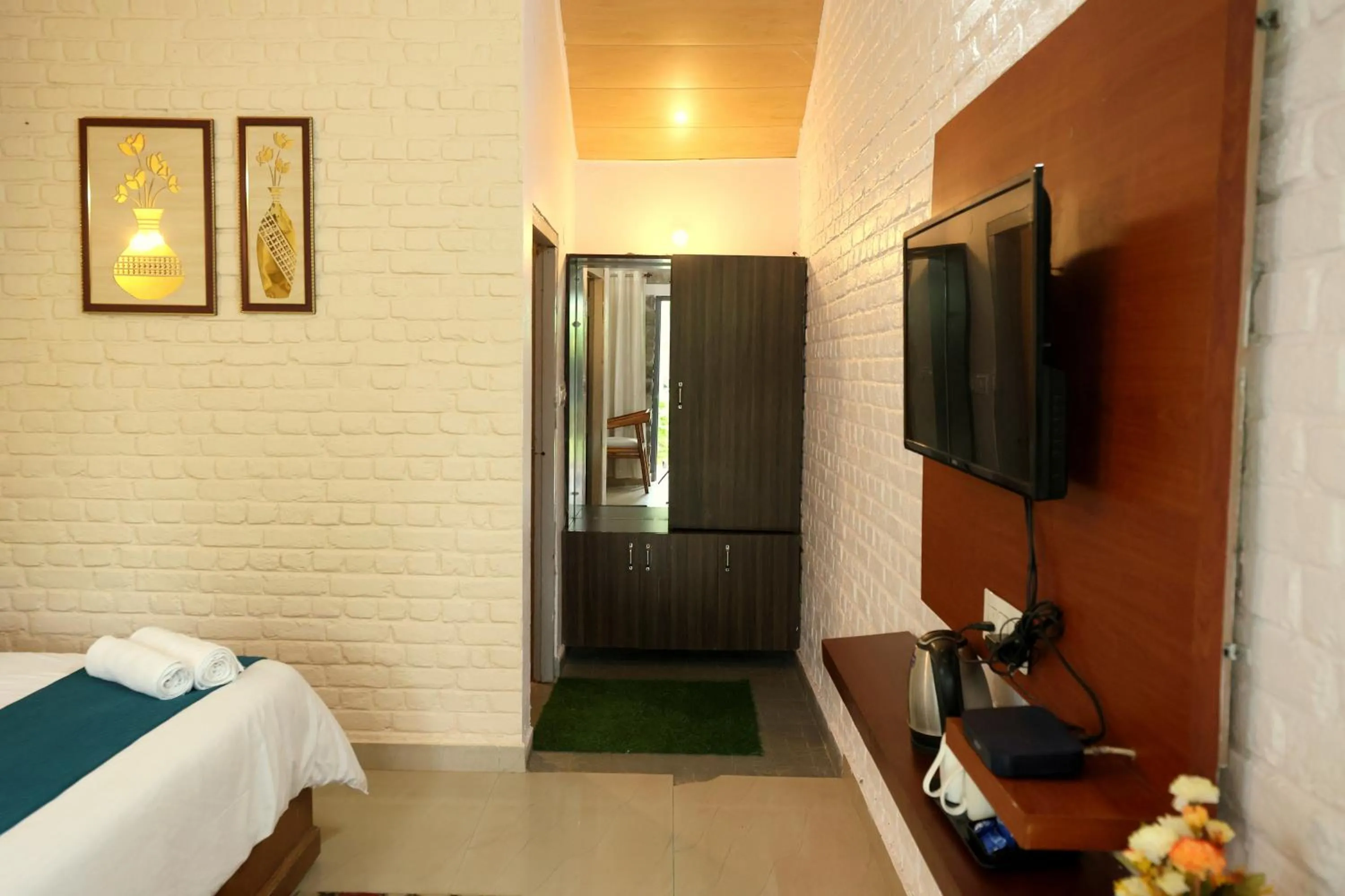 TV and multimedia, Bed in Aranya Resort & Suites By Shivaneel Hospitality