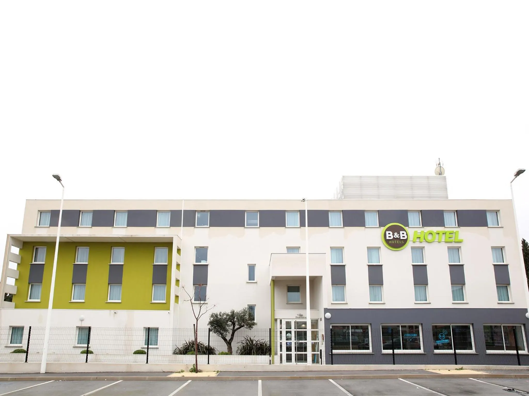 Property building in B&B HOTEL Perpignan Sud Marché International