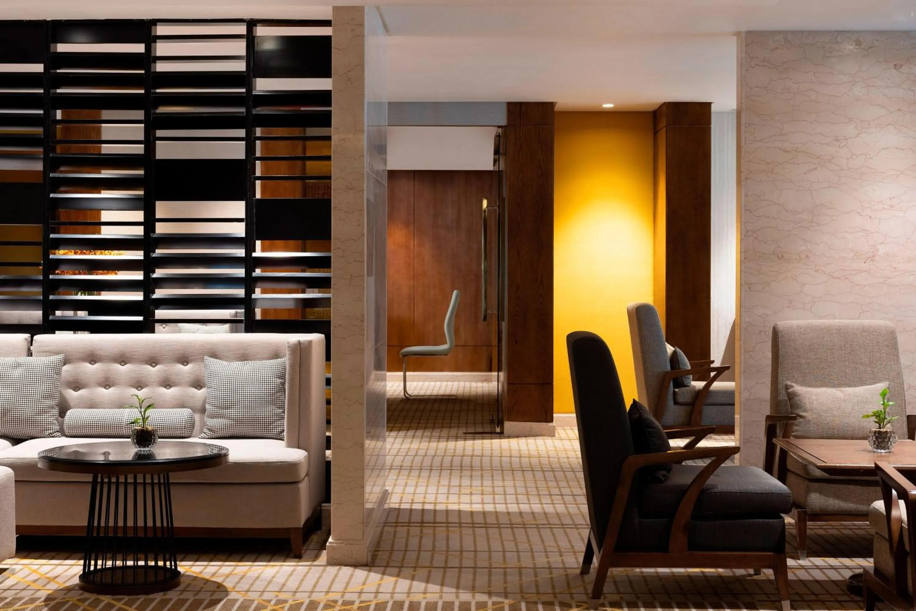 Lounge or bar in Le Meridien Dhaka