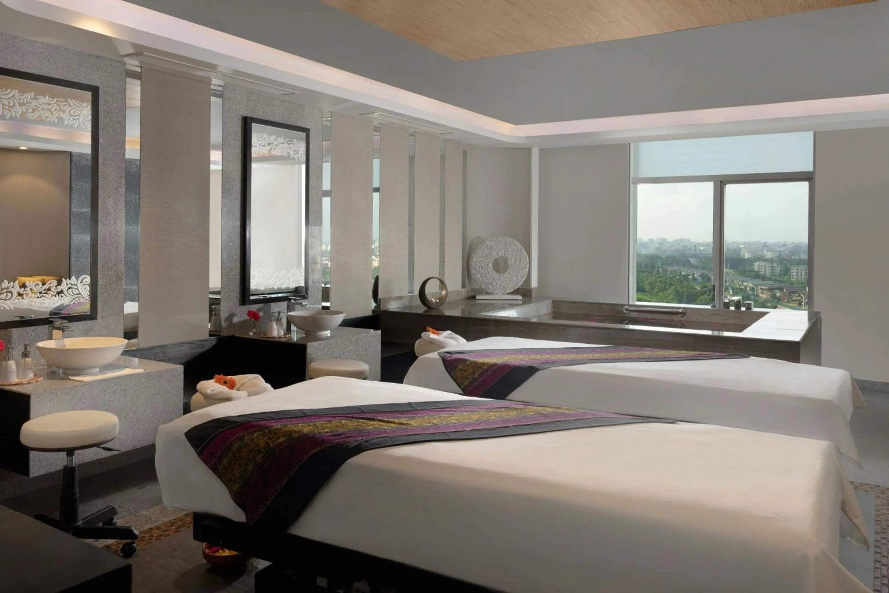 Spa and wellness centre/facilities, Bed in Le Meridien Dhaka