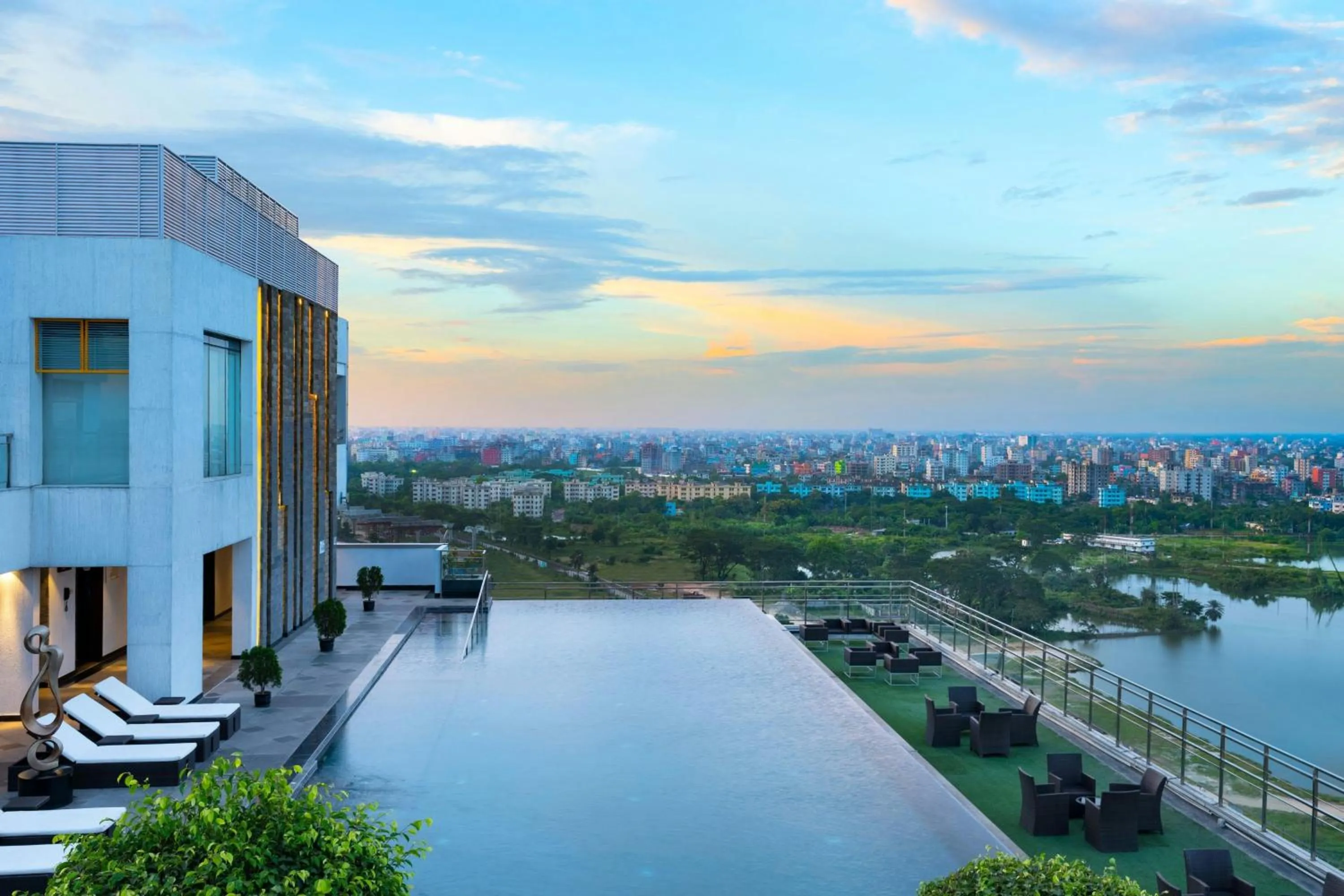 Swimming pool in Le Meridien Dhaka