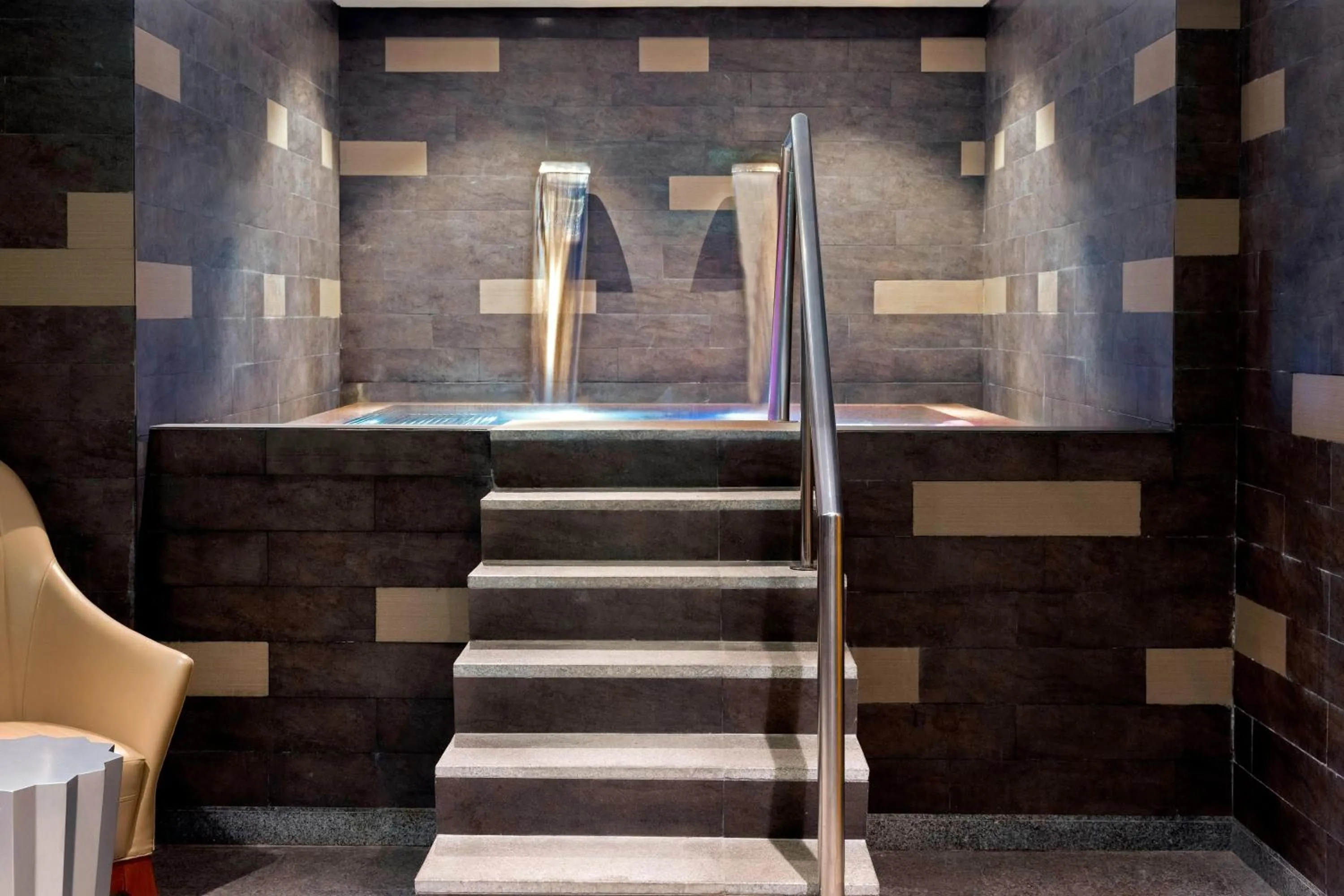 Swimming pool in Le Meridien Dhaka