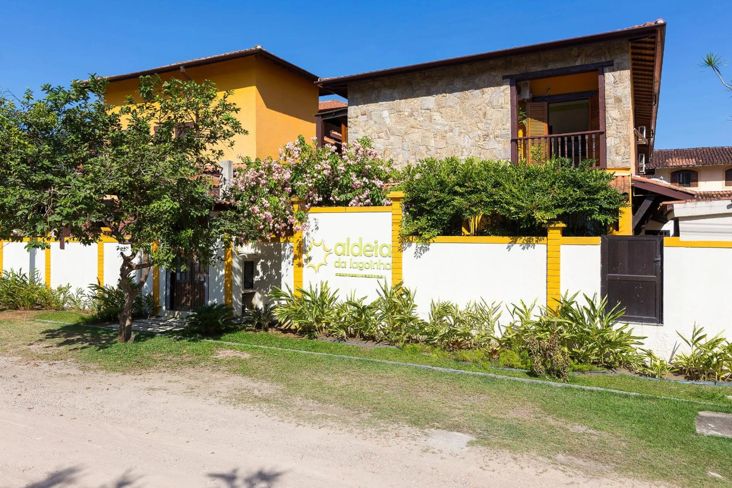 Facade/entrance in Aldeia Da Lagoinha