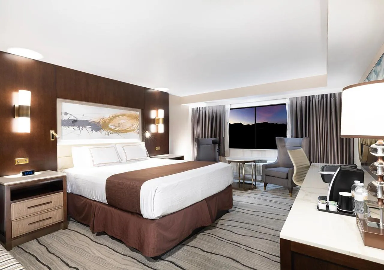 Deluxe King Room in Peppermill Hotel Casino in W Wendover, Nevada