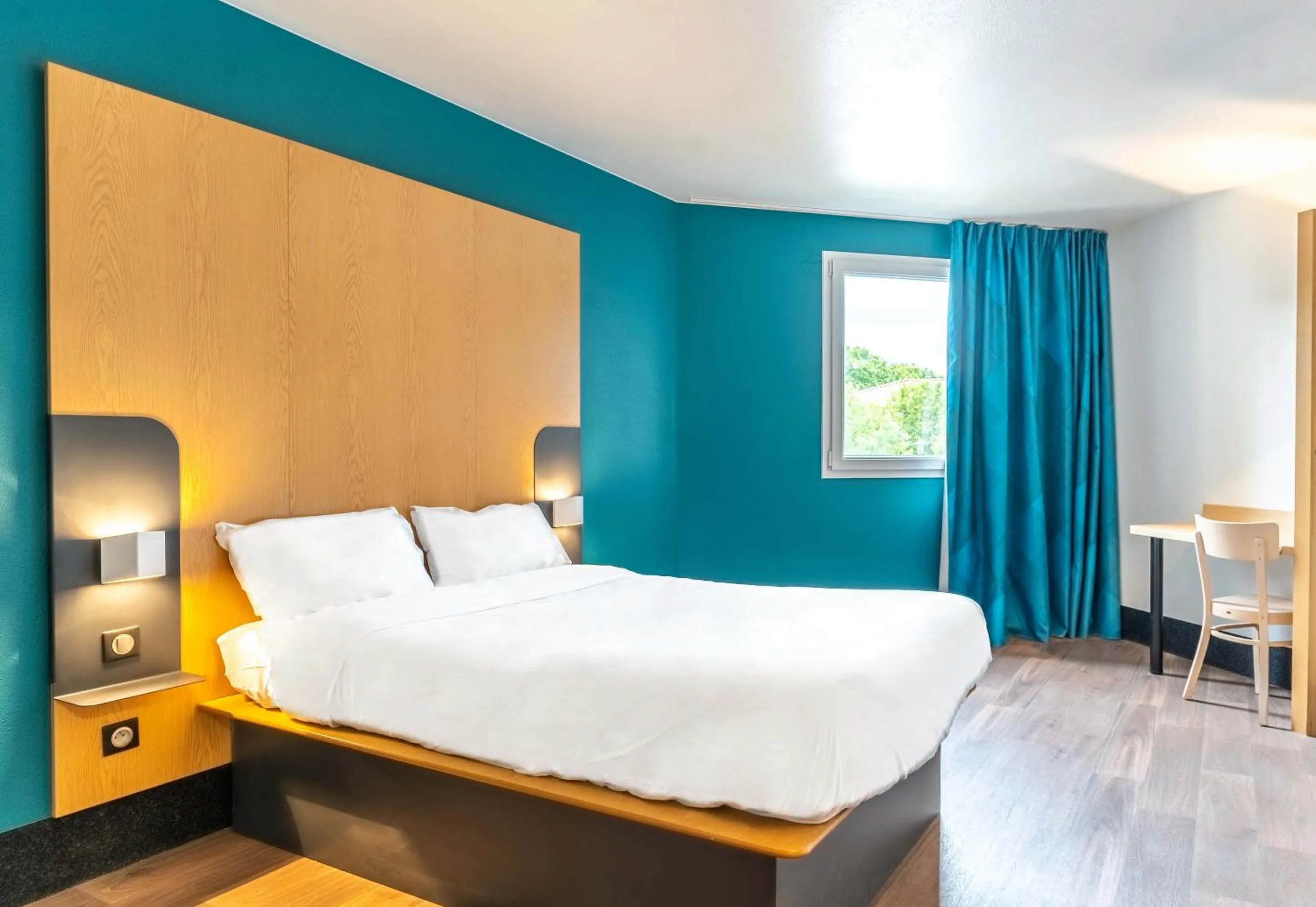 Bedroom, Bed in B&B HOTEL Aix-en-Provence Le Tholonet