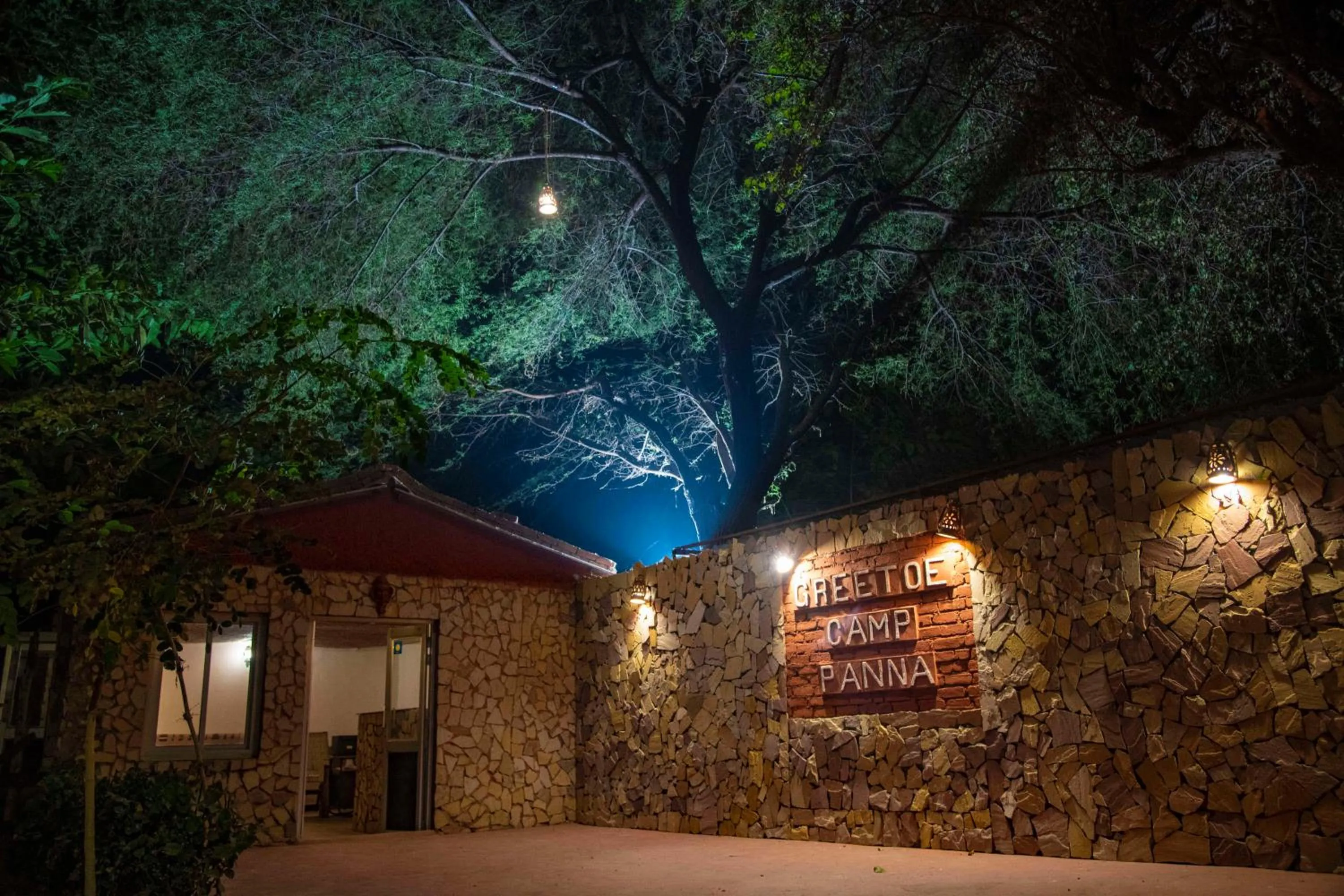 Lobby or reception in Greetoe Camp Panna