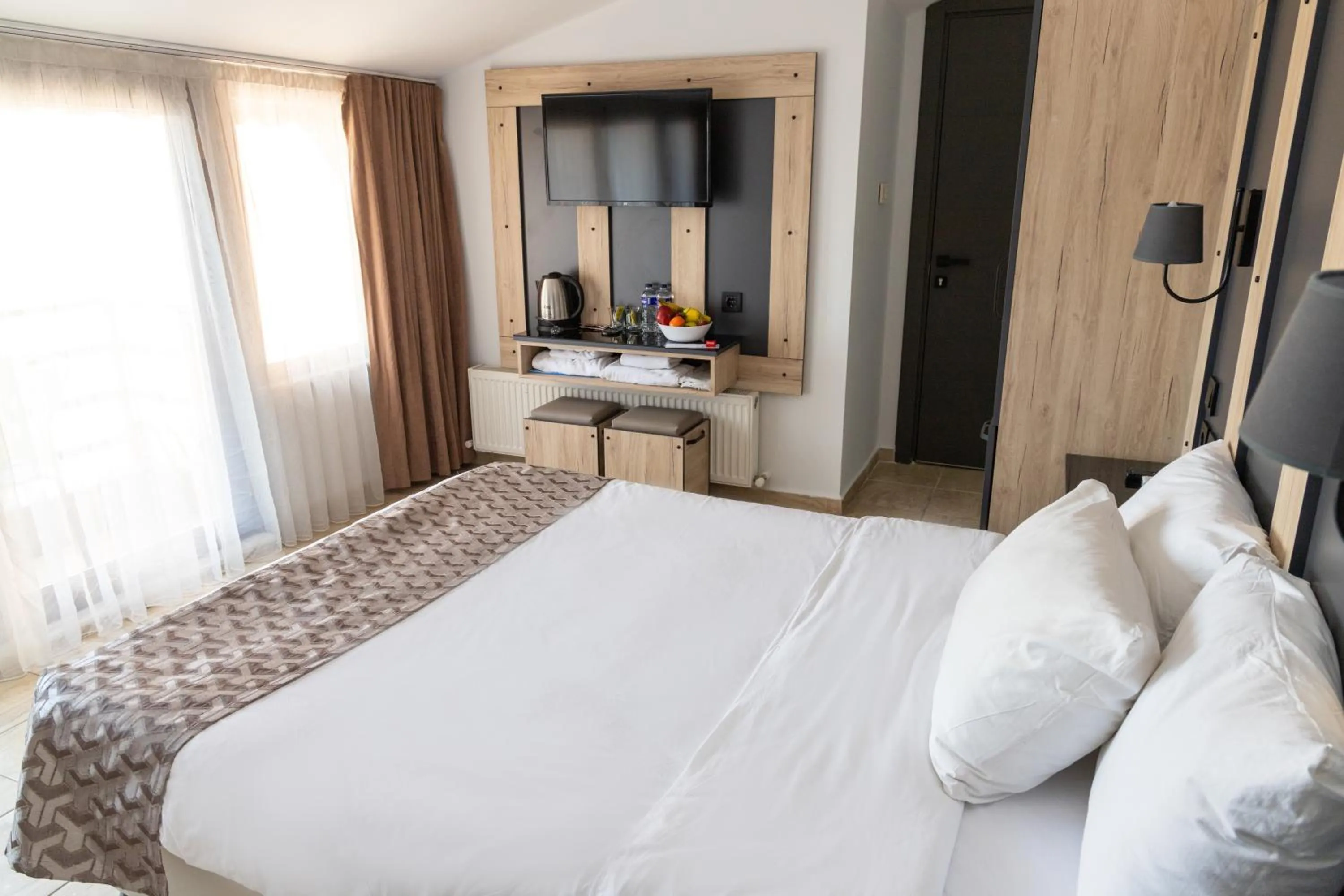 Photo of the whole room, Bed in Galley Hotel