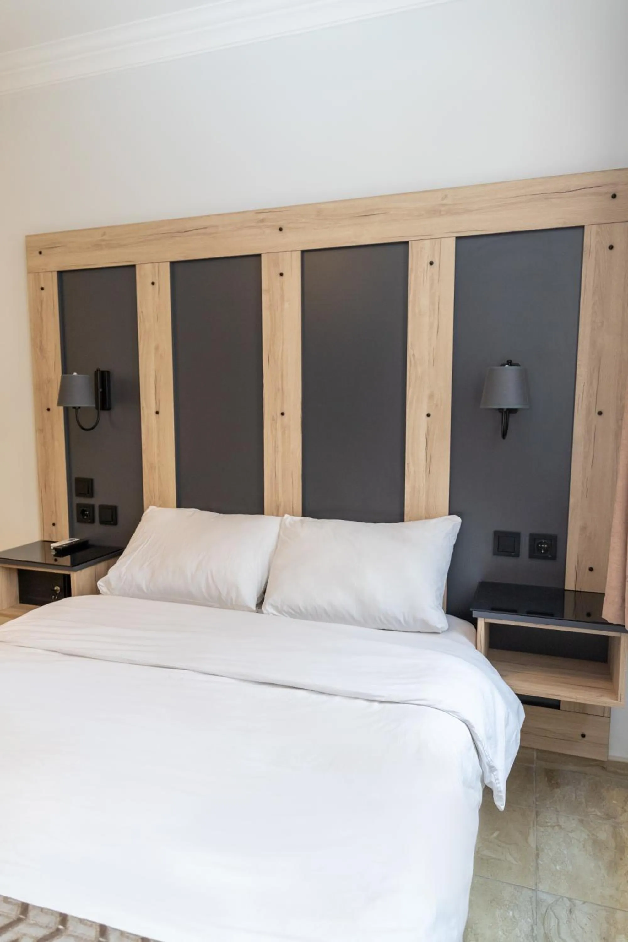 Photo of the whole room, Bed in Galley Hotel