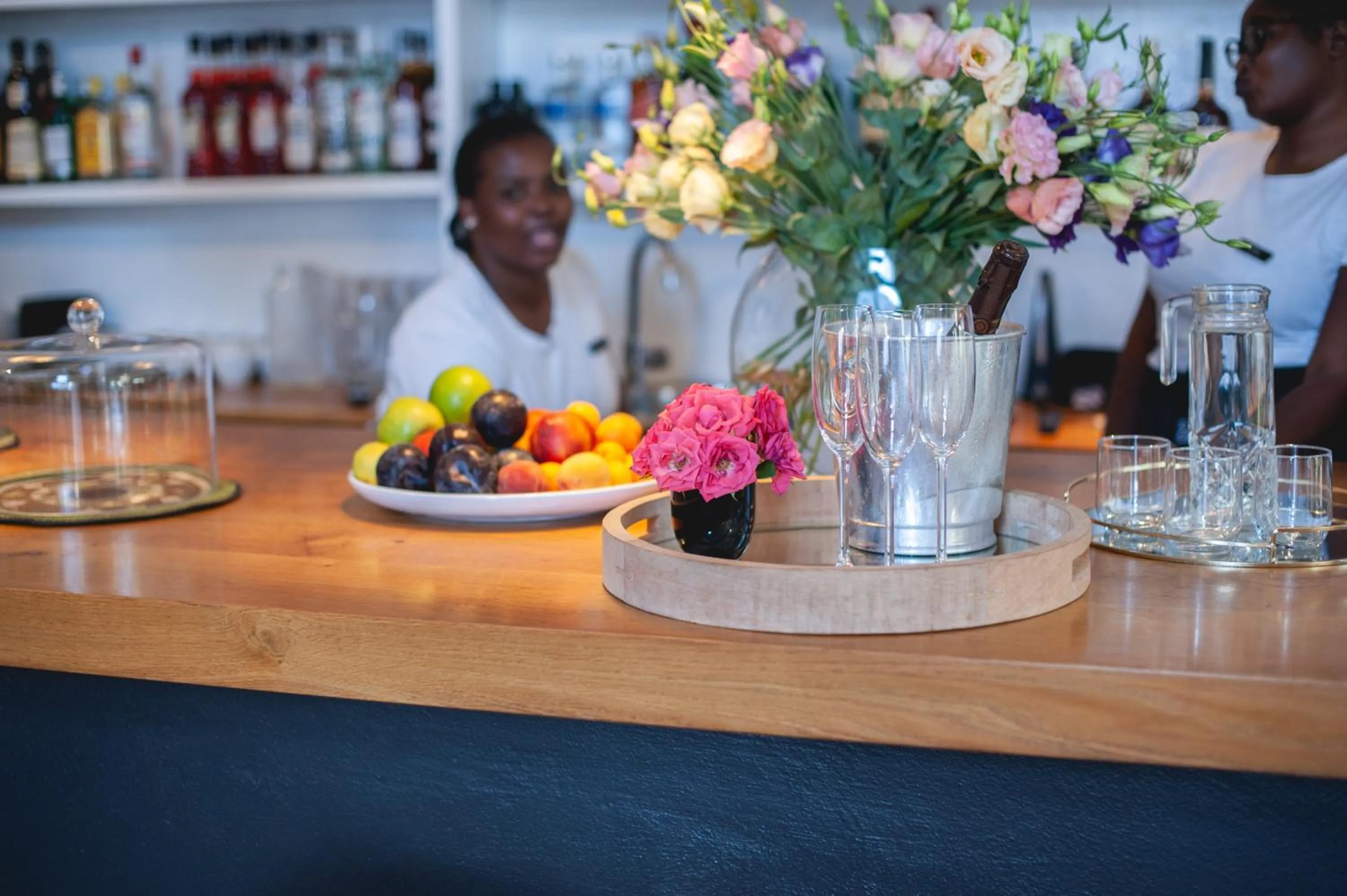 Lounge or bar in Mo & Rose's Nature Retreat