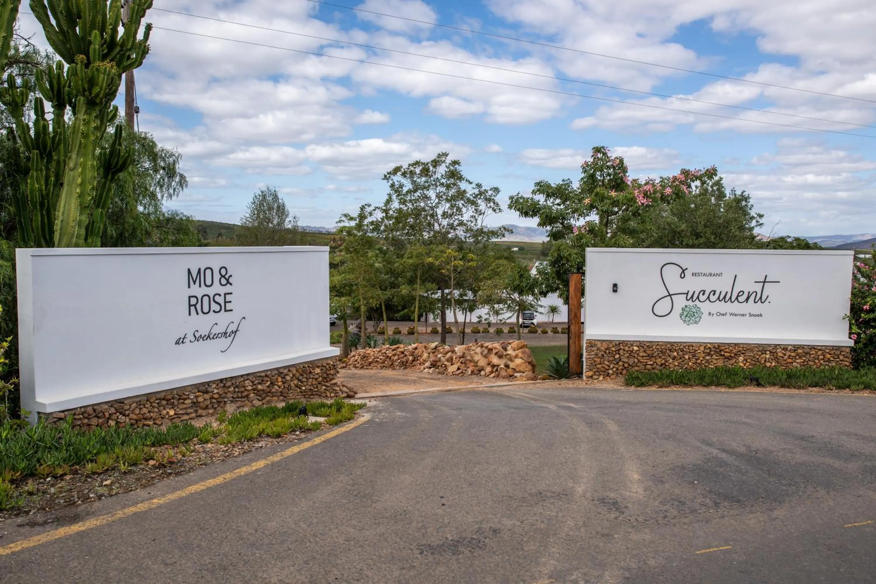 Facade/entrance in Mo & Rose's Nature Retreat