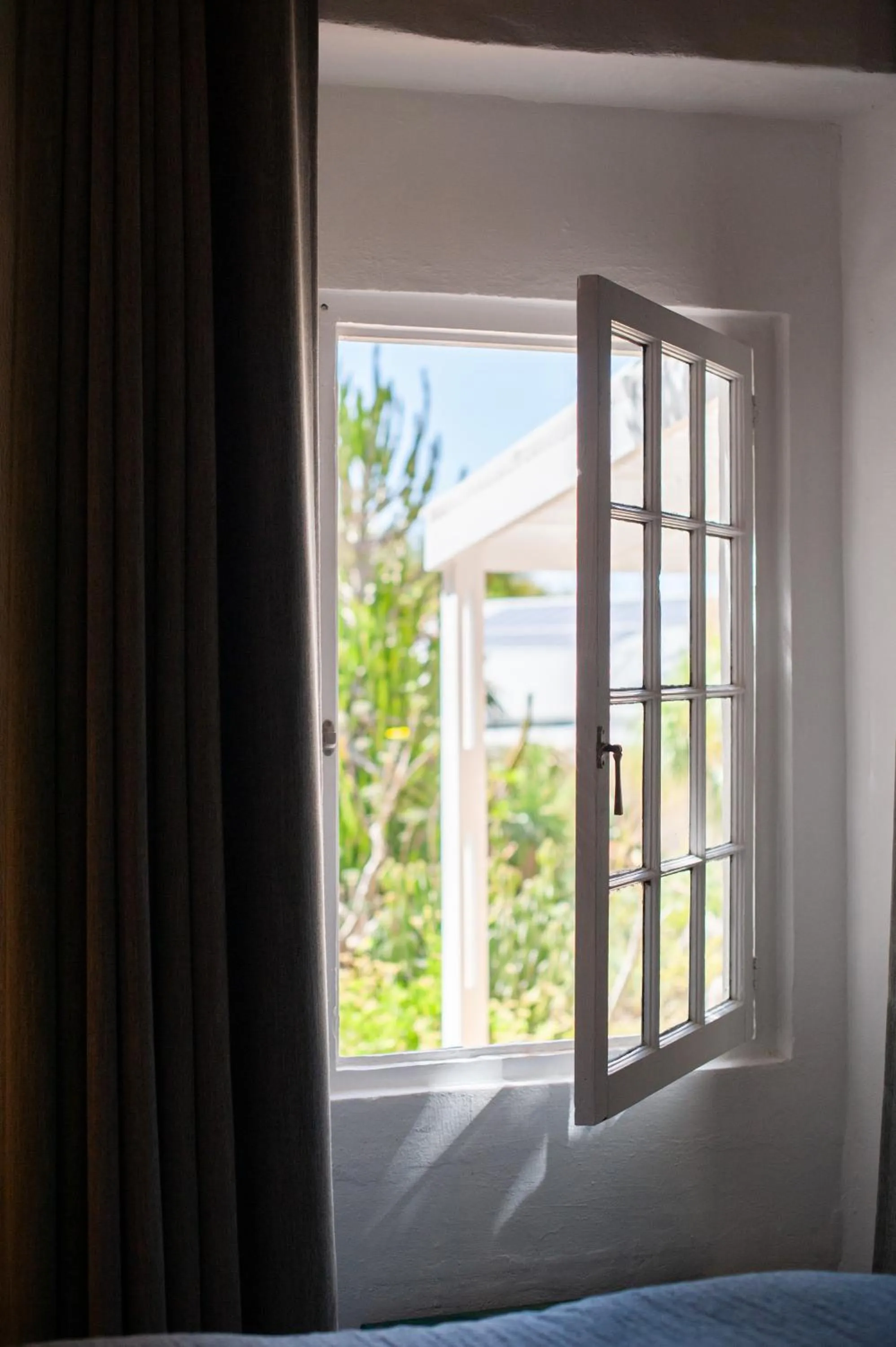 Garden view, Bed in Mo & Rose's Nature Retreat