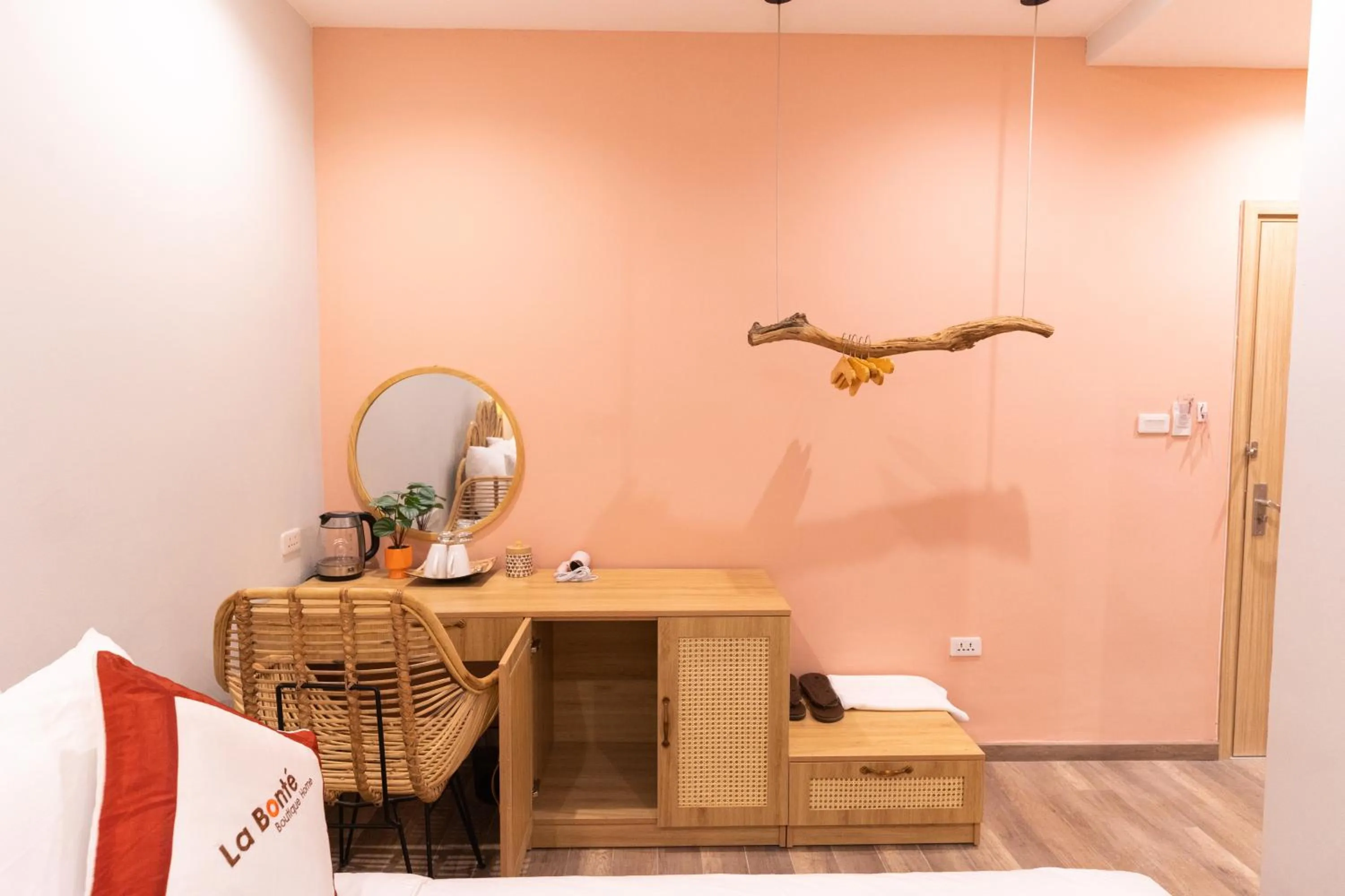 hair dresser in La Bonté Boutique Home Phu Quoc