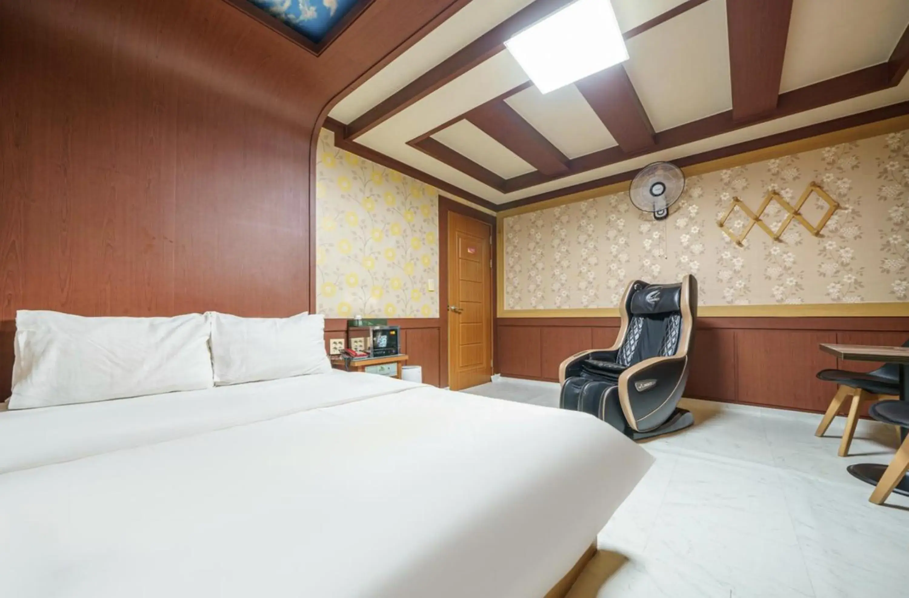 VIP Room with Massage Chair in Mokpo Sky Hotel VIP Room with Massage Chair in Mokpo Sky Hotel