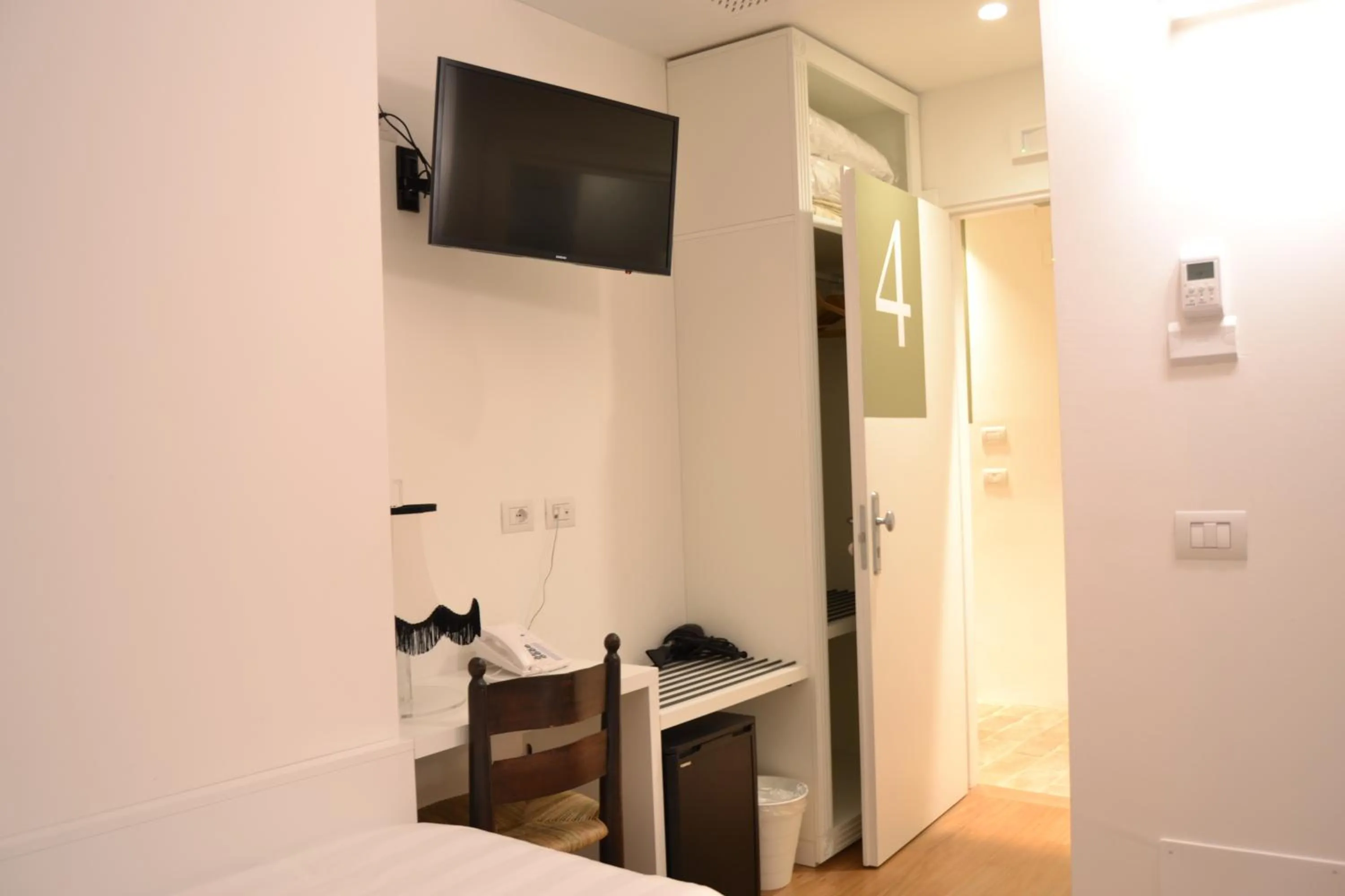 TV and multimedia in Albergo Il Rientro