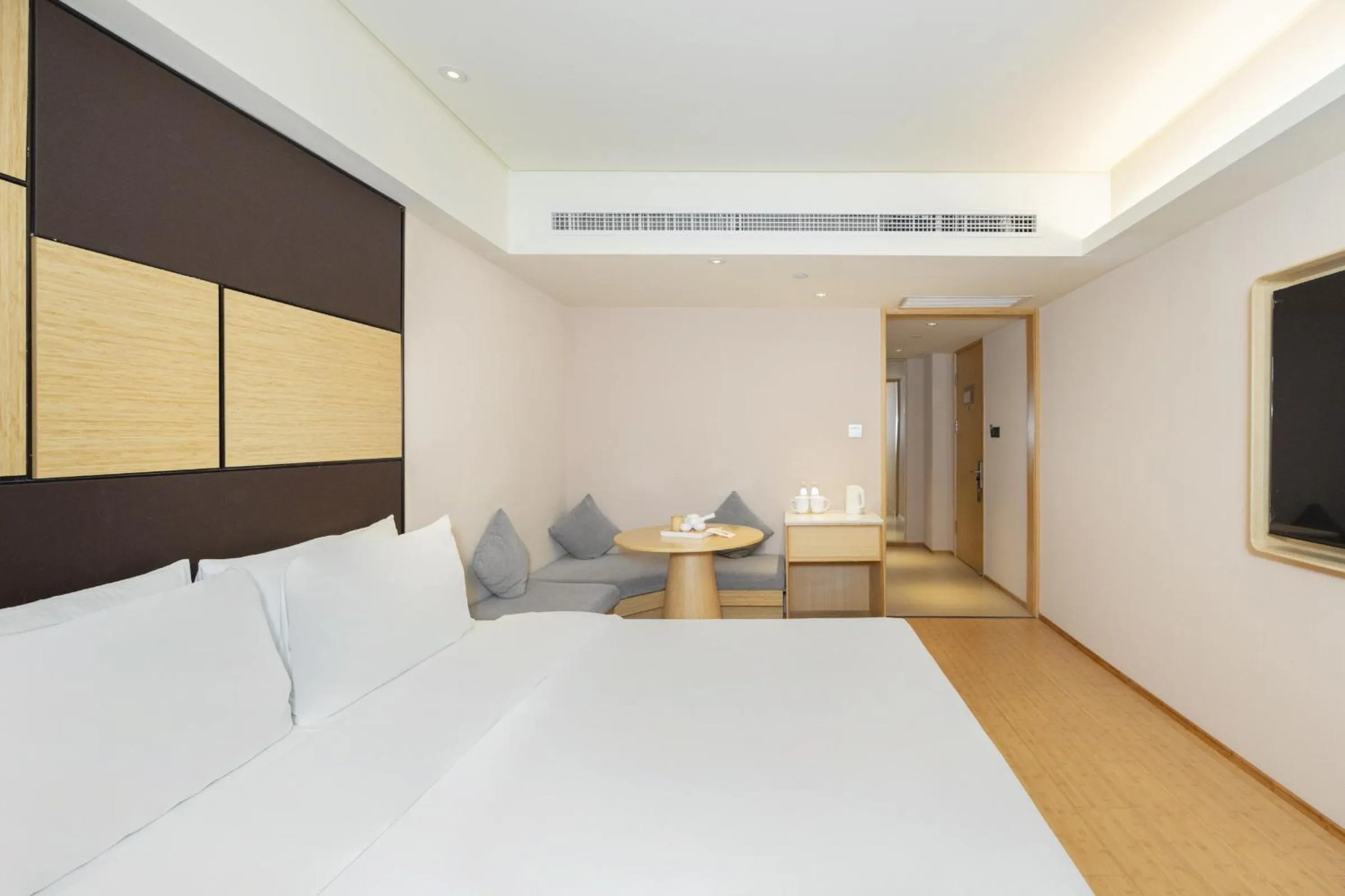 Seating area, Bed in Ji Hotel Temple of Heaven Beijing