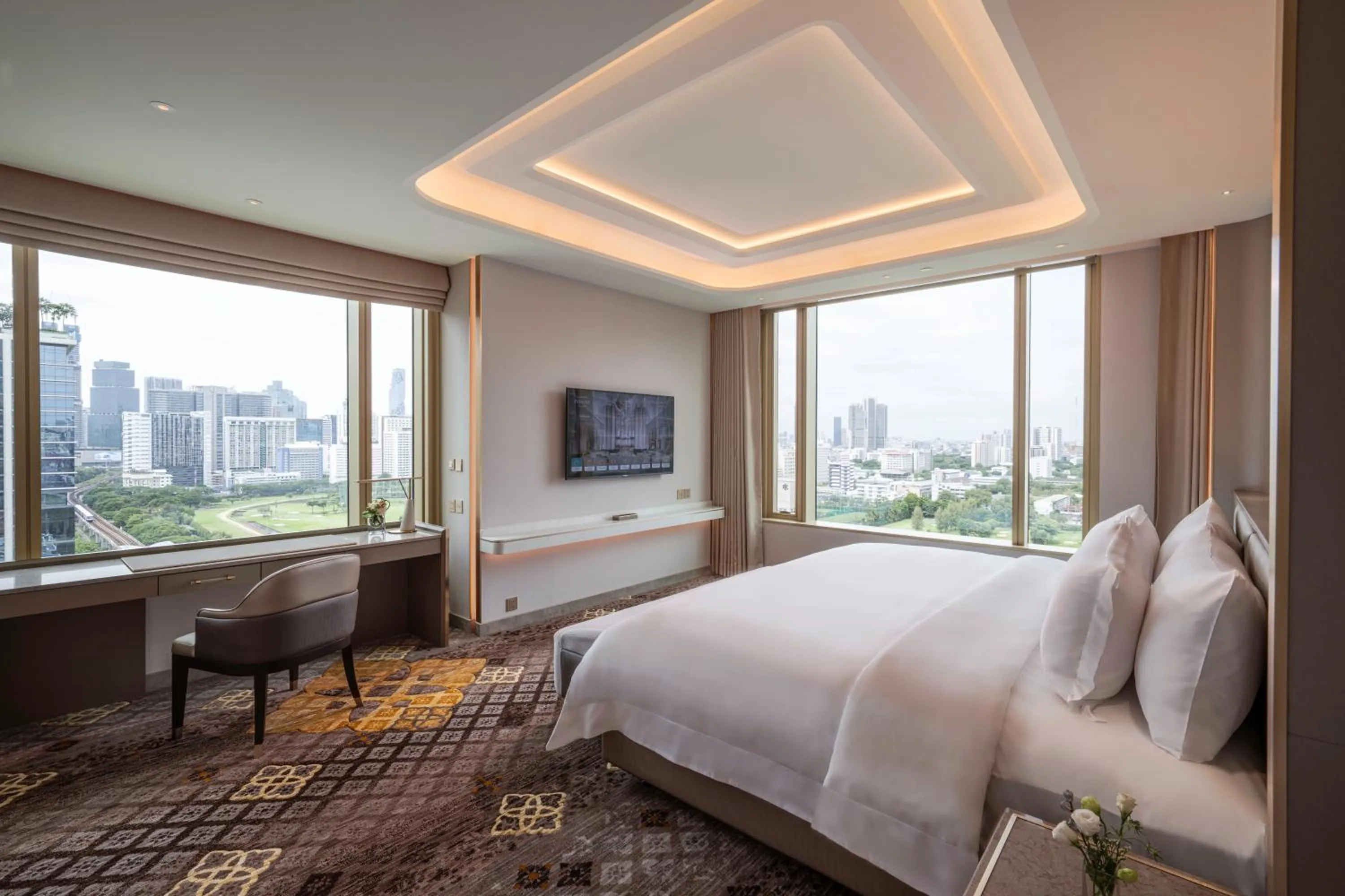 View (from property/room), Bed in Grande Centre Point Prestige Bangkok