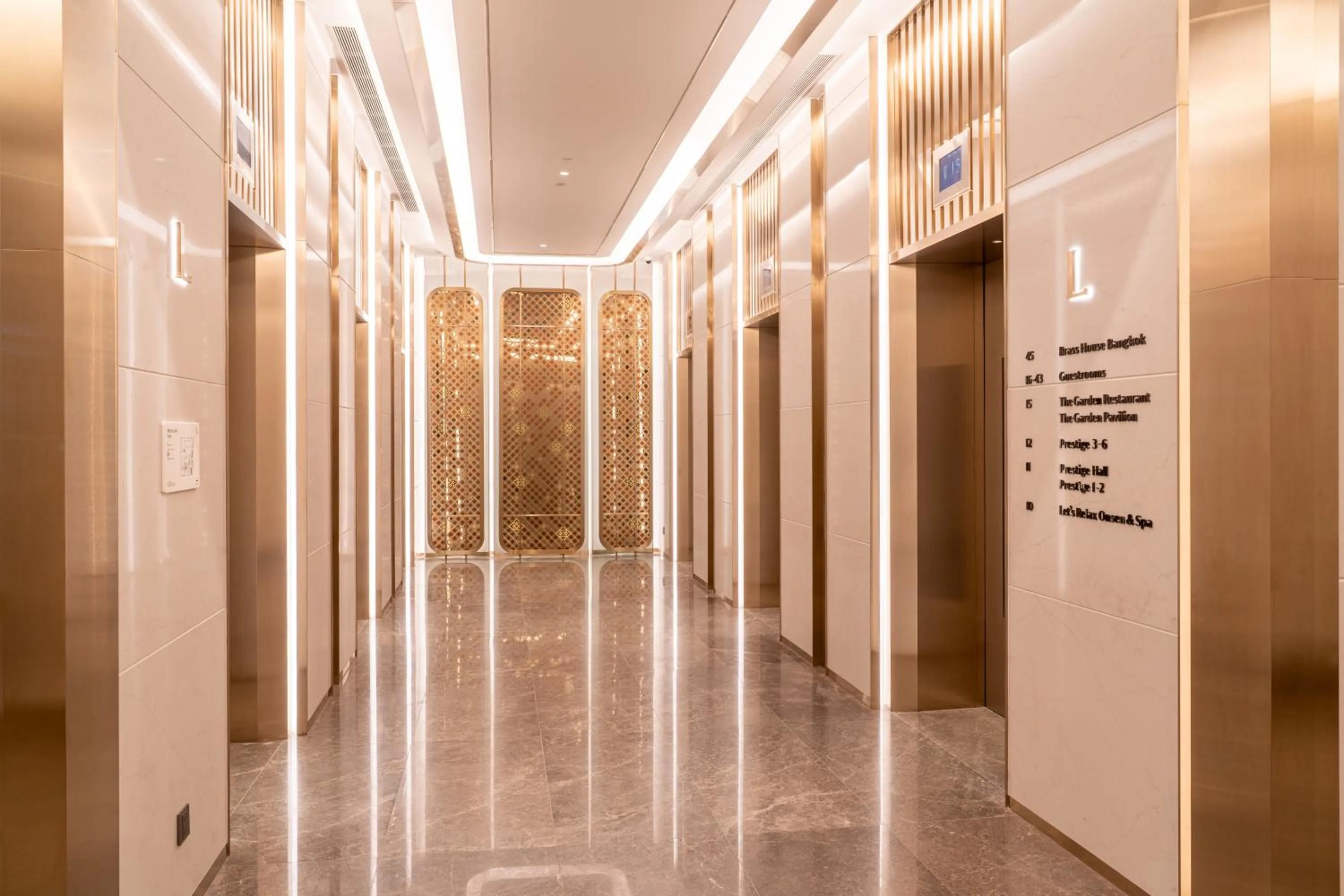 elevator in Grande Centre Point Prestige Bangkok