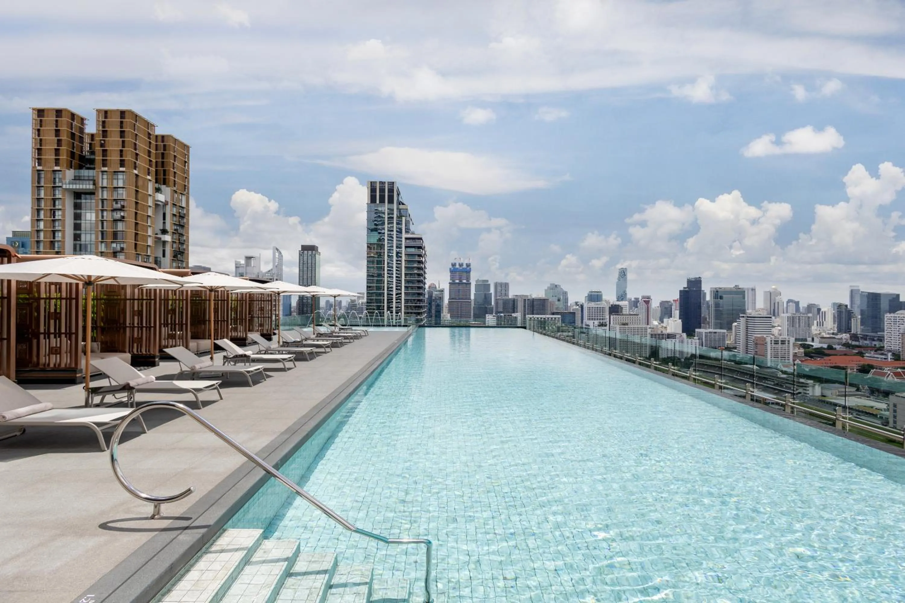 Swimming pool in Grande Centre Point Prestige Bangkok