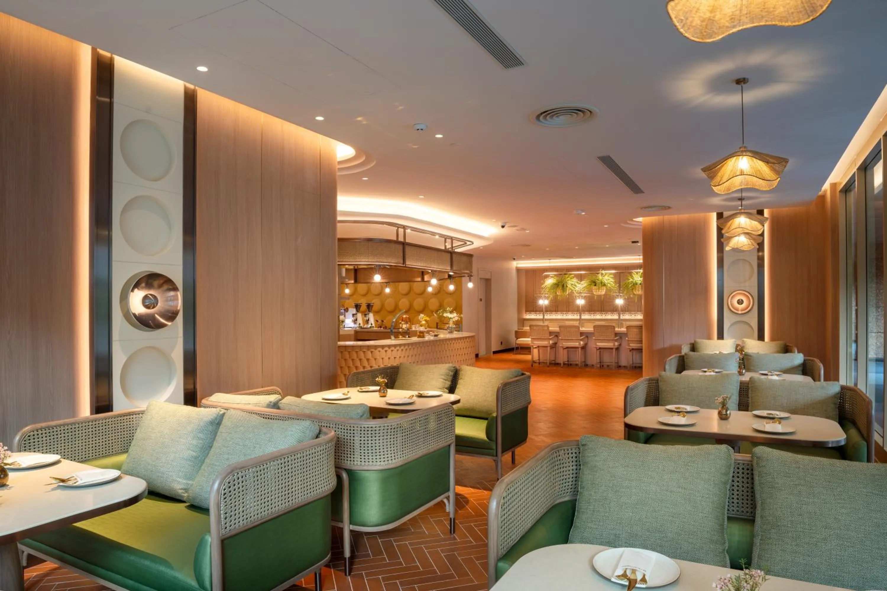 Restaurant/places to eat in Grande Centre Point Prestige Bangkok