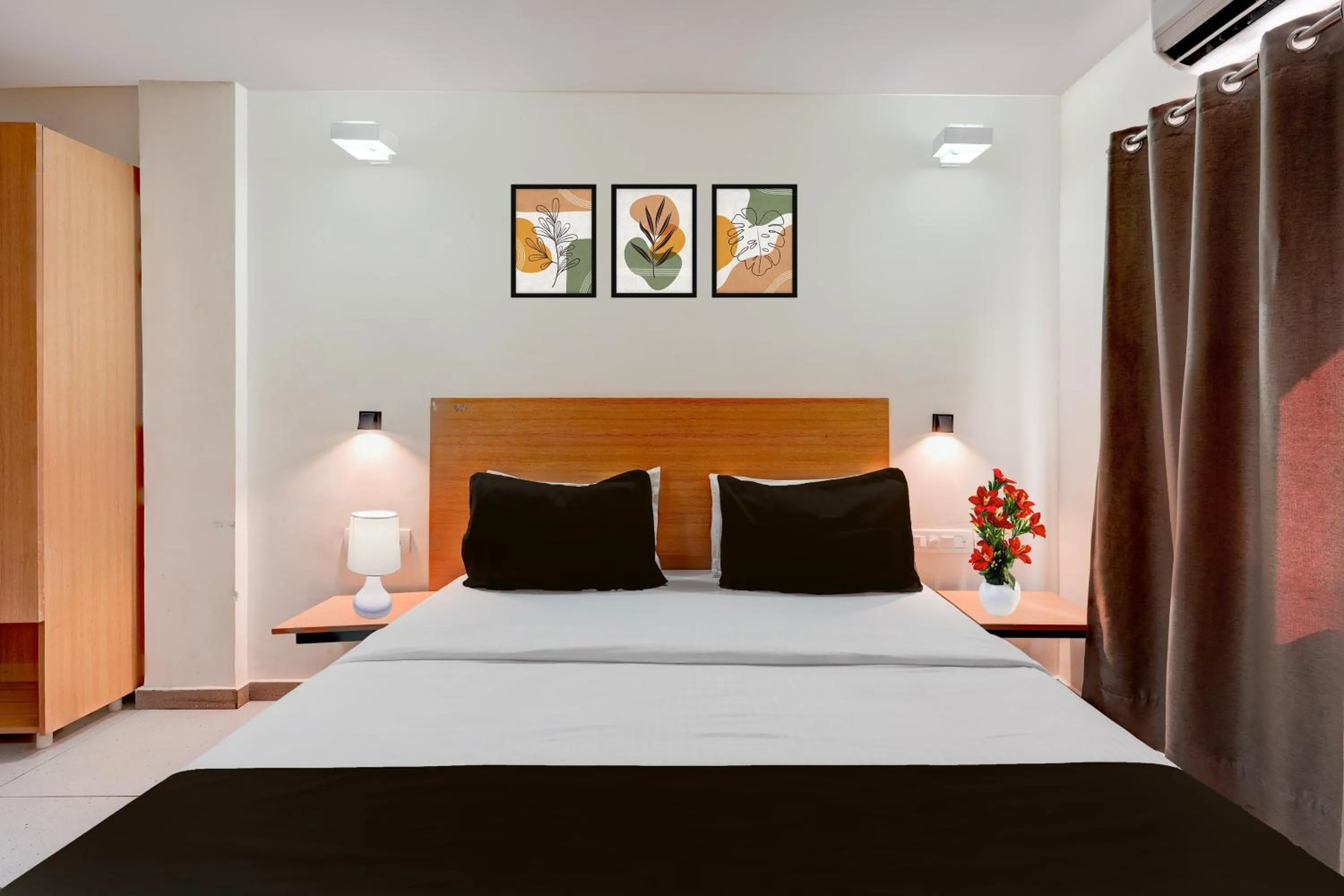 Bedroom, Bed in Super Townhouse T Nagar Chennai