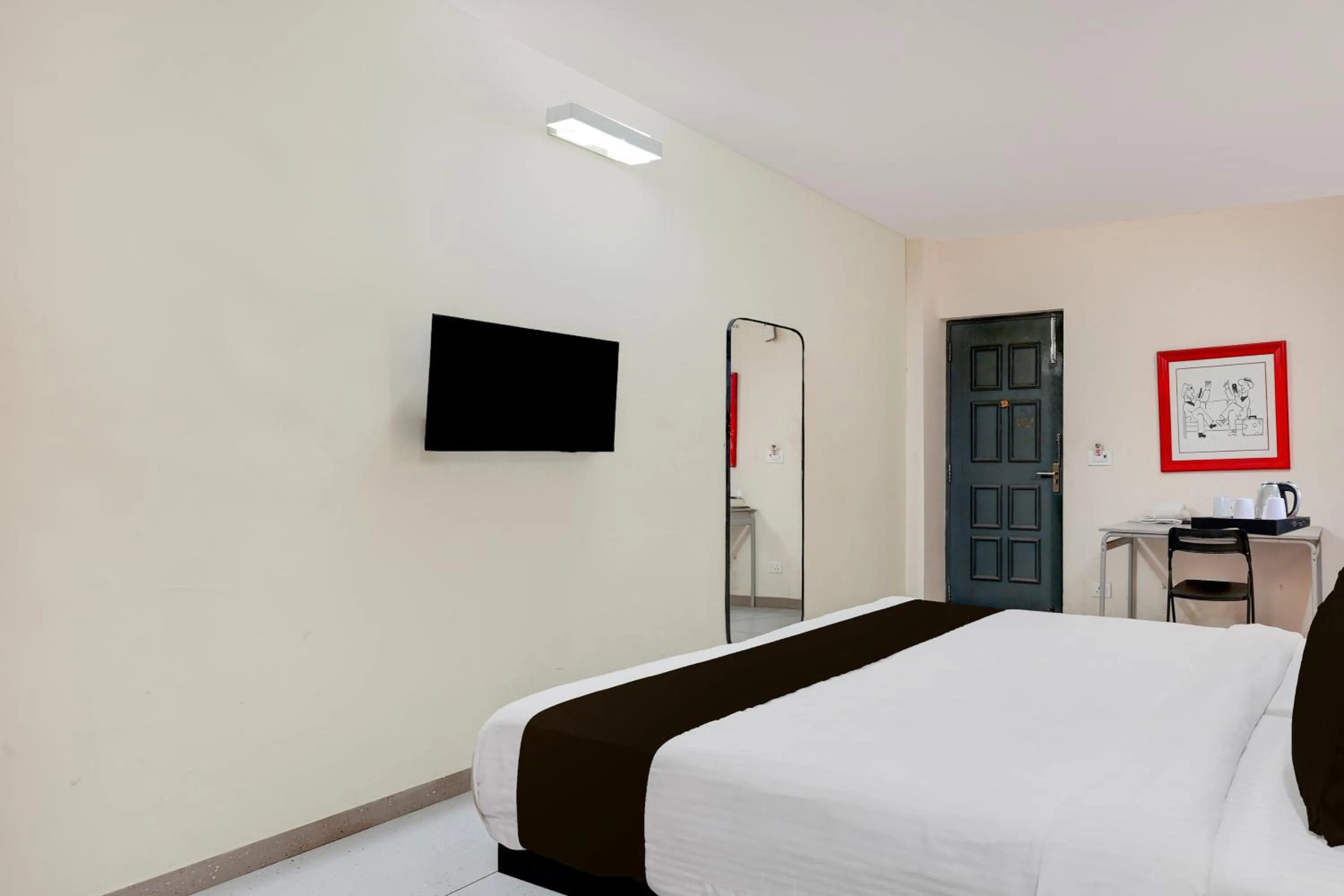 Bedroom, Bed in Super Townhouse T Nagar Chennai