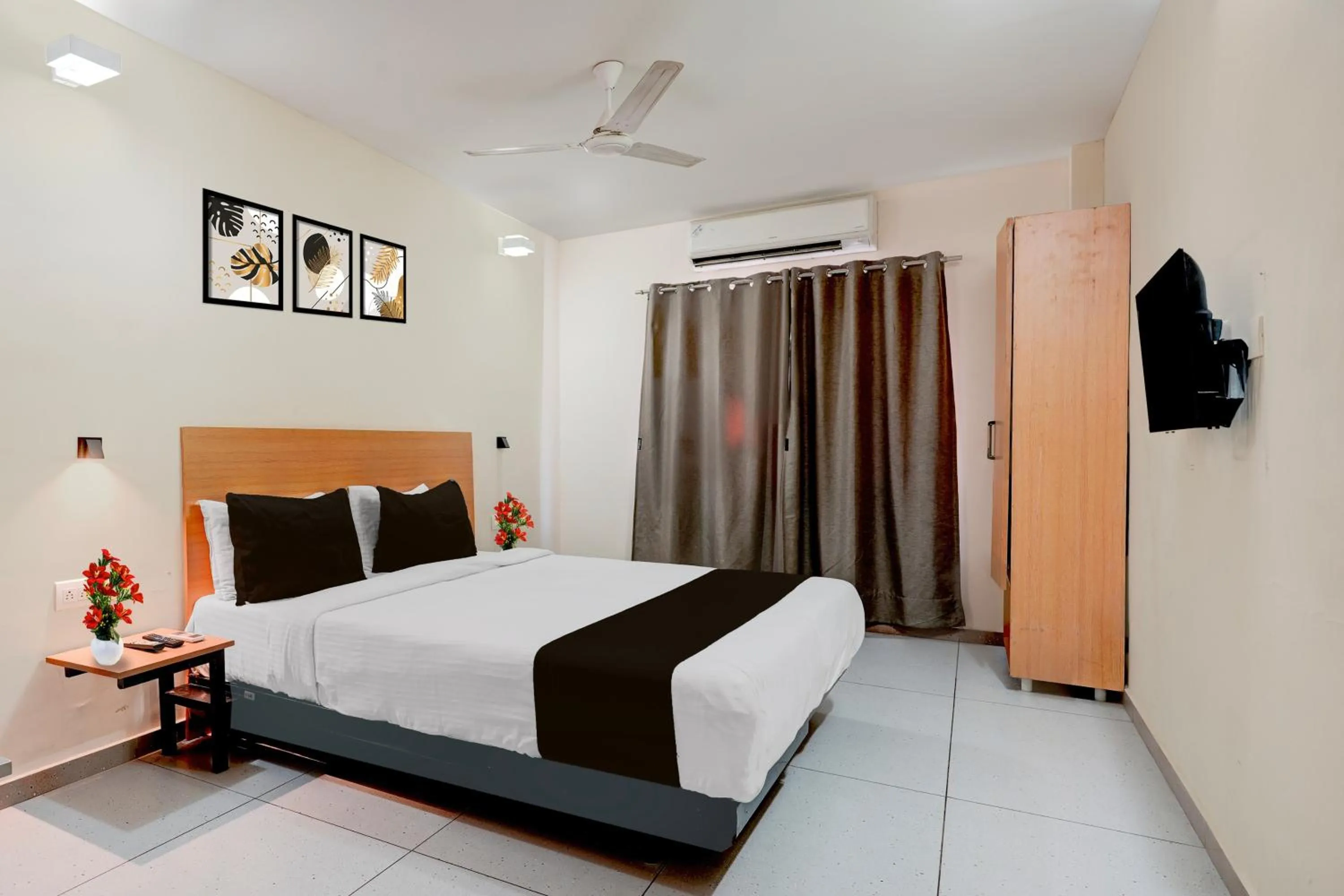 Bedroom, Bed in Super Townhouse T Nagar Chennai