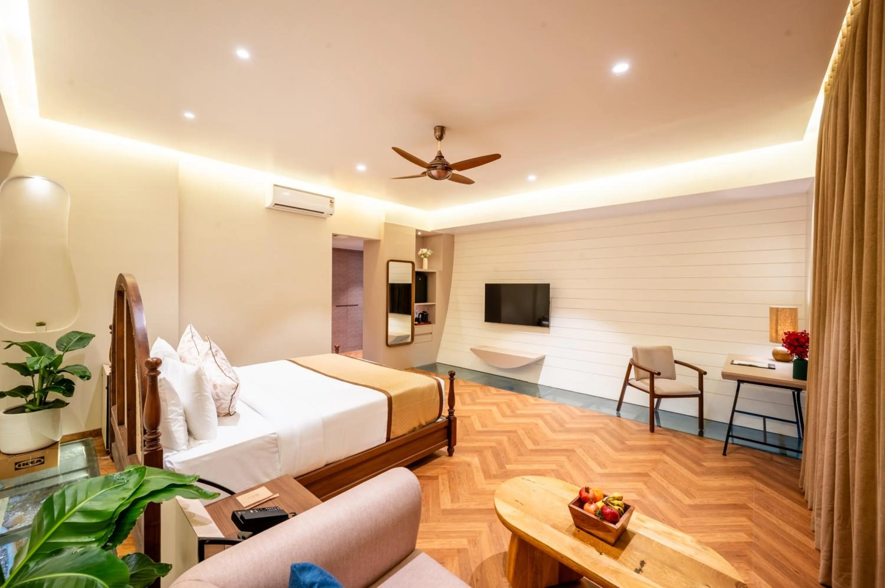 Communal lounge/ TV room, Bed in ARK Lake Resort, Igatpuri