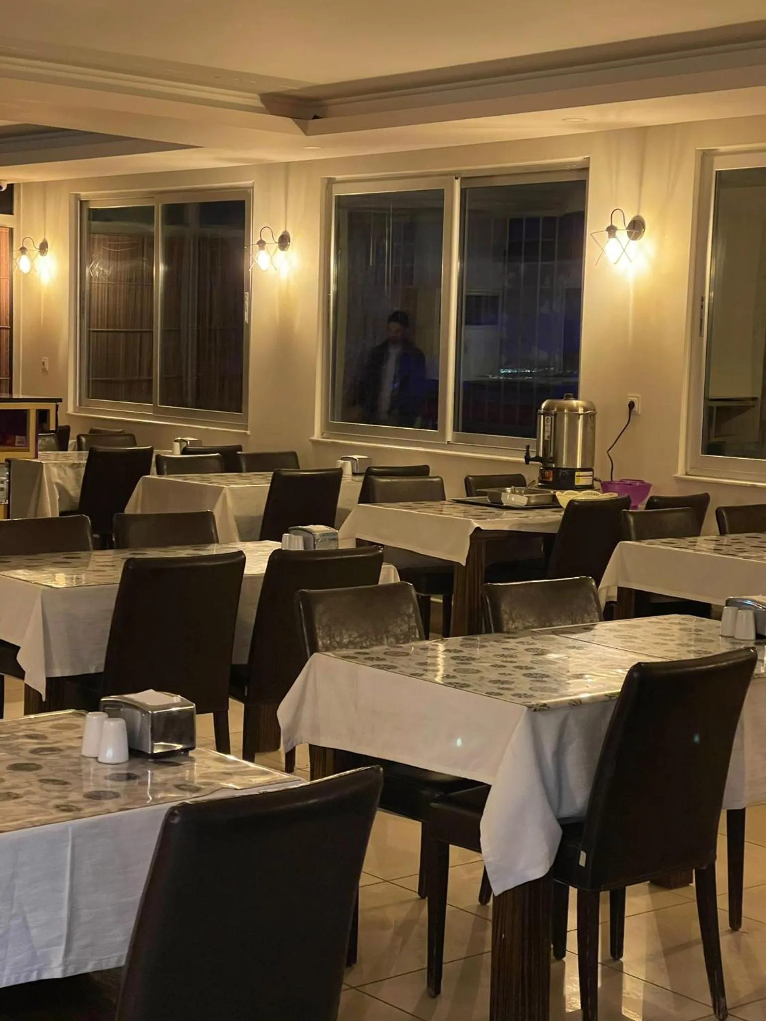 Restaurant/places to eat in Denizhan Hotel