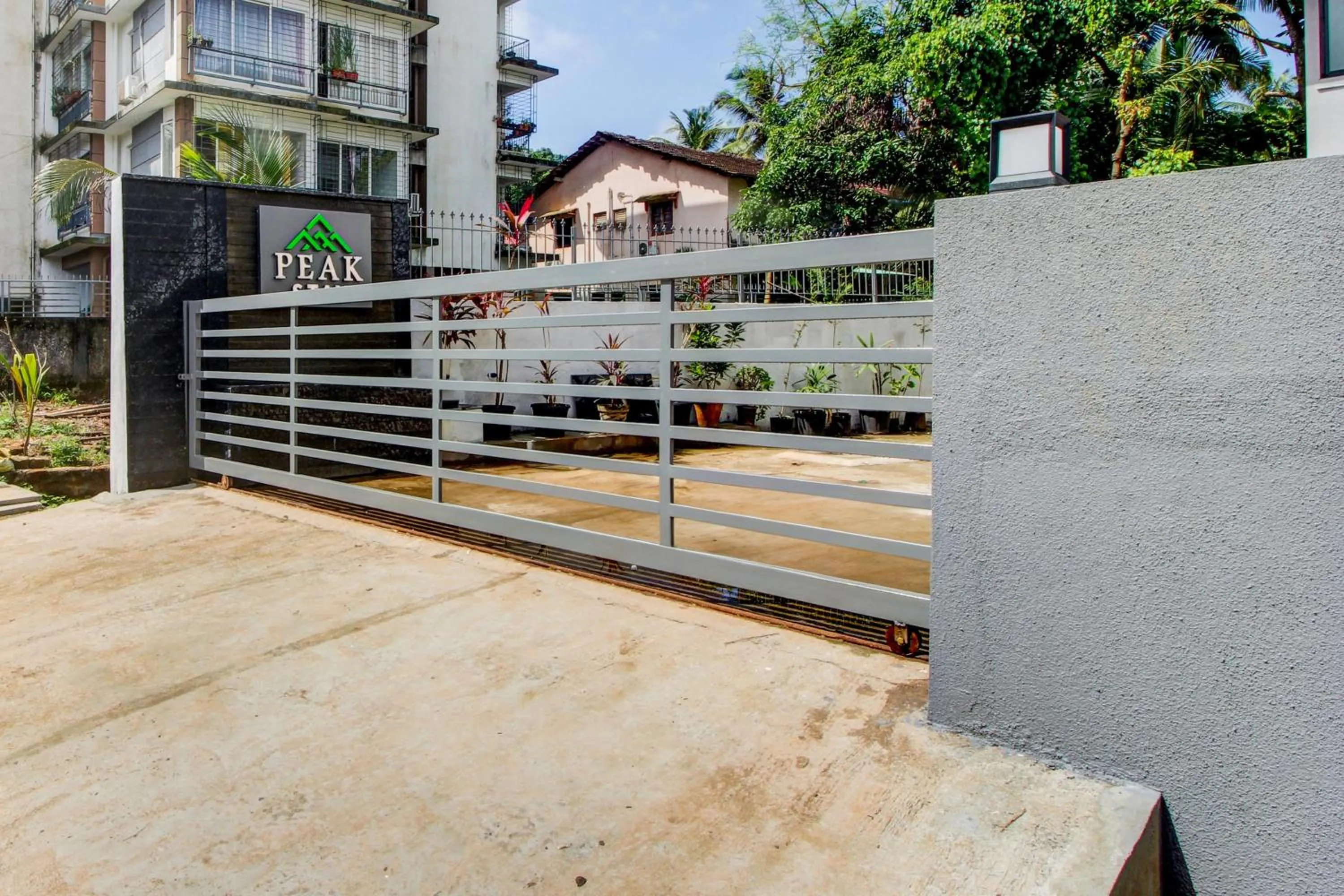 Facade/entrance in Collection O Peak Stay