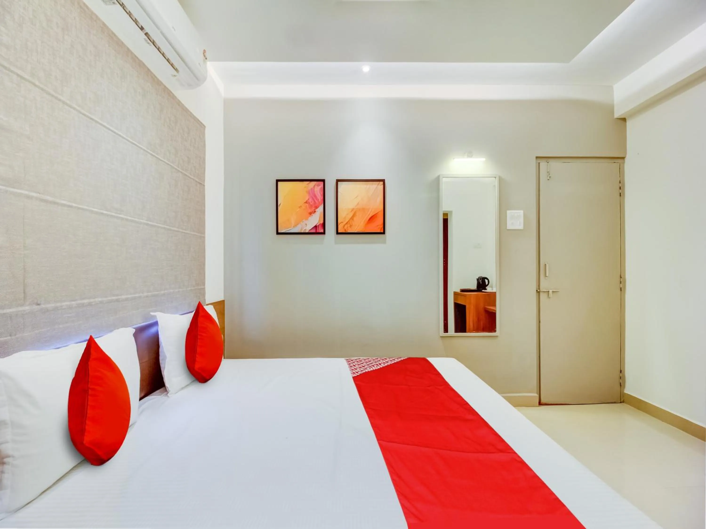 Bedroom, Bed in Collection O Peak Stay