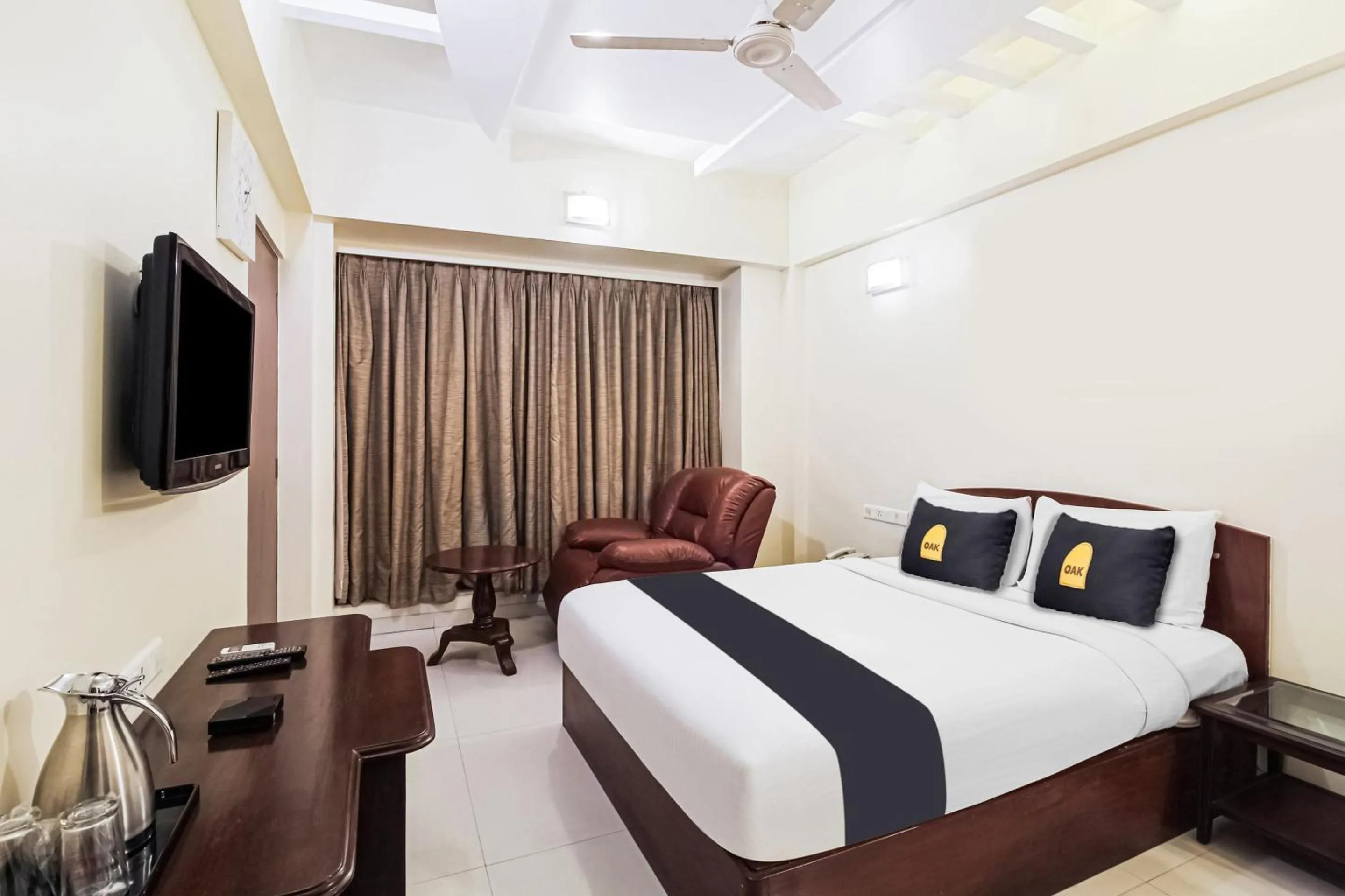 Townhouse OAK Hotel Shubhangan Near Juhu Beach