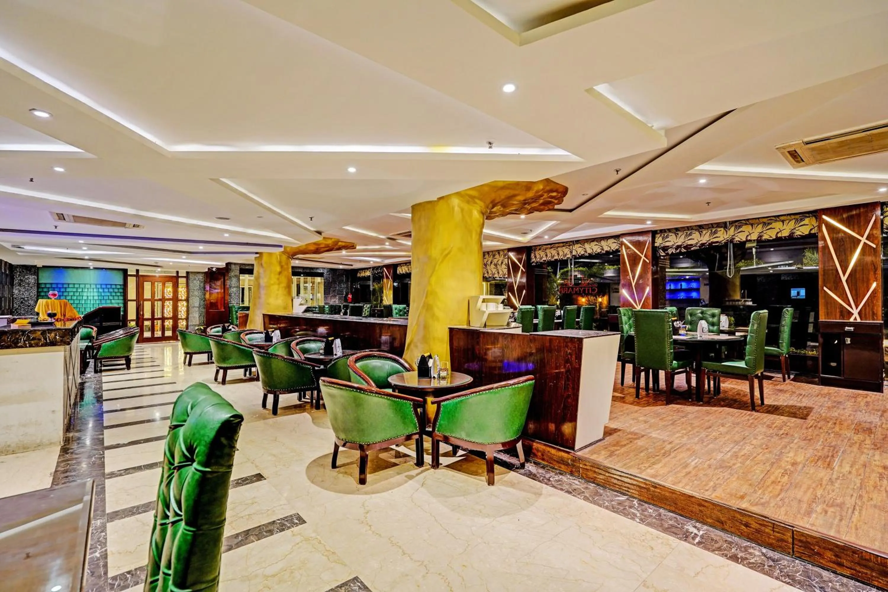 Restaurant/places to eat in Super Townhouse OAK Hotel City Mark Gurgaon